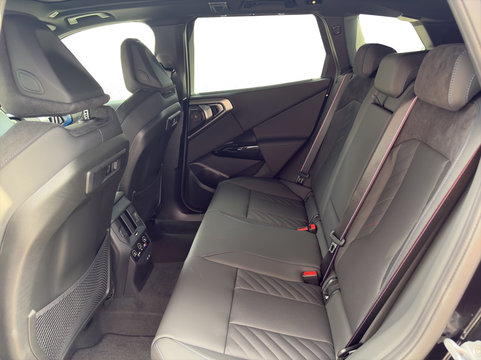 BMW X3 M50i-image-18