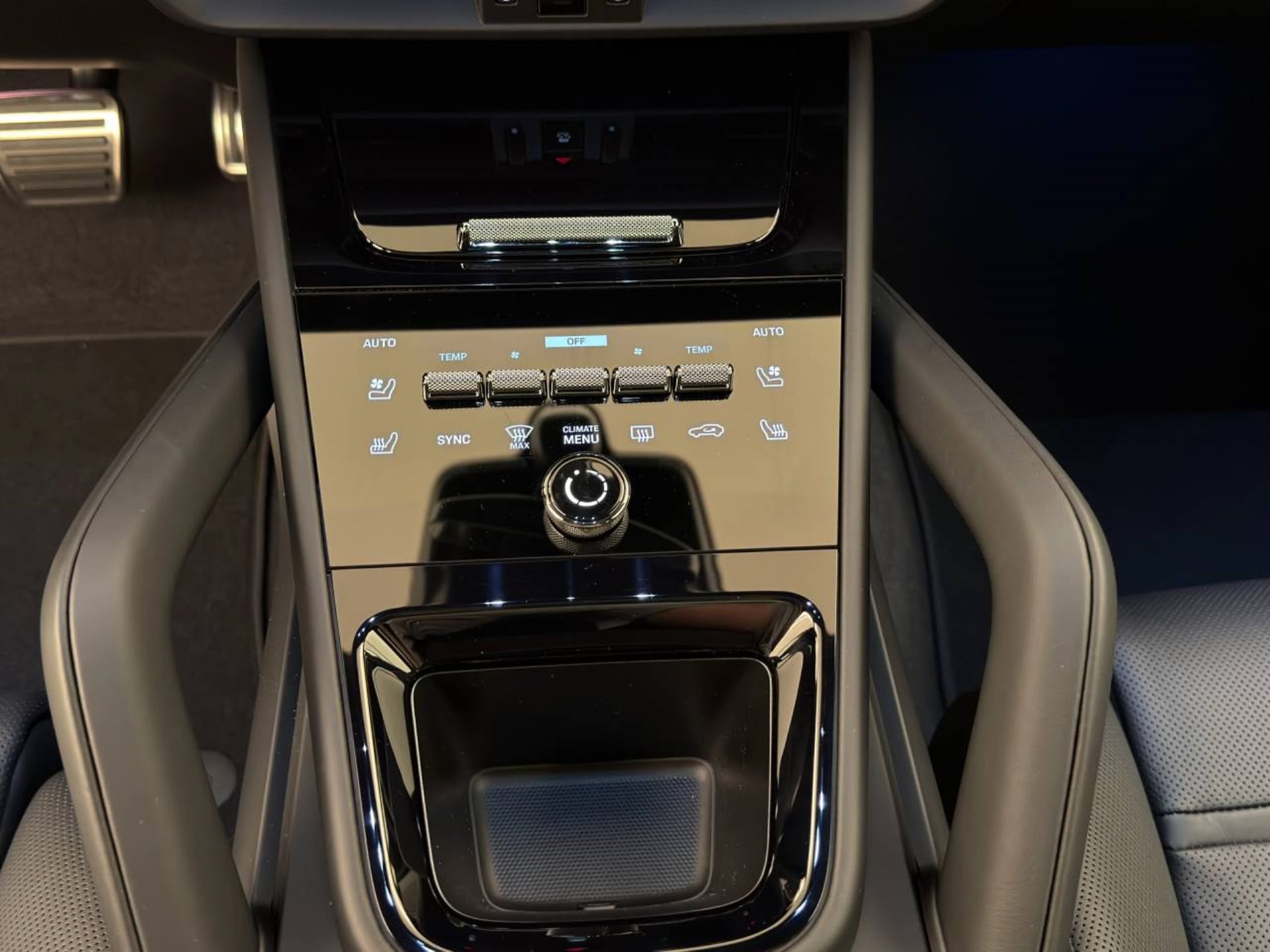 PORSCHE Cayenne S E-Hybrid Black Edition-image-16