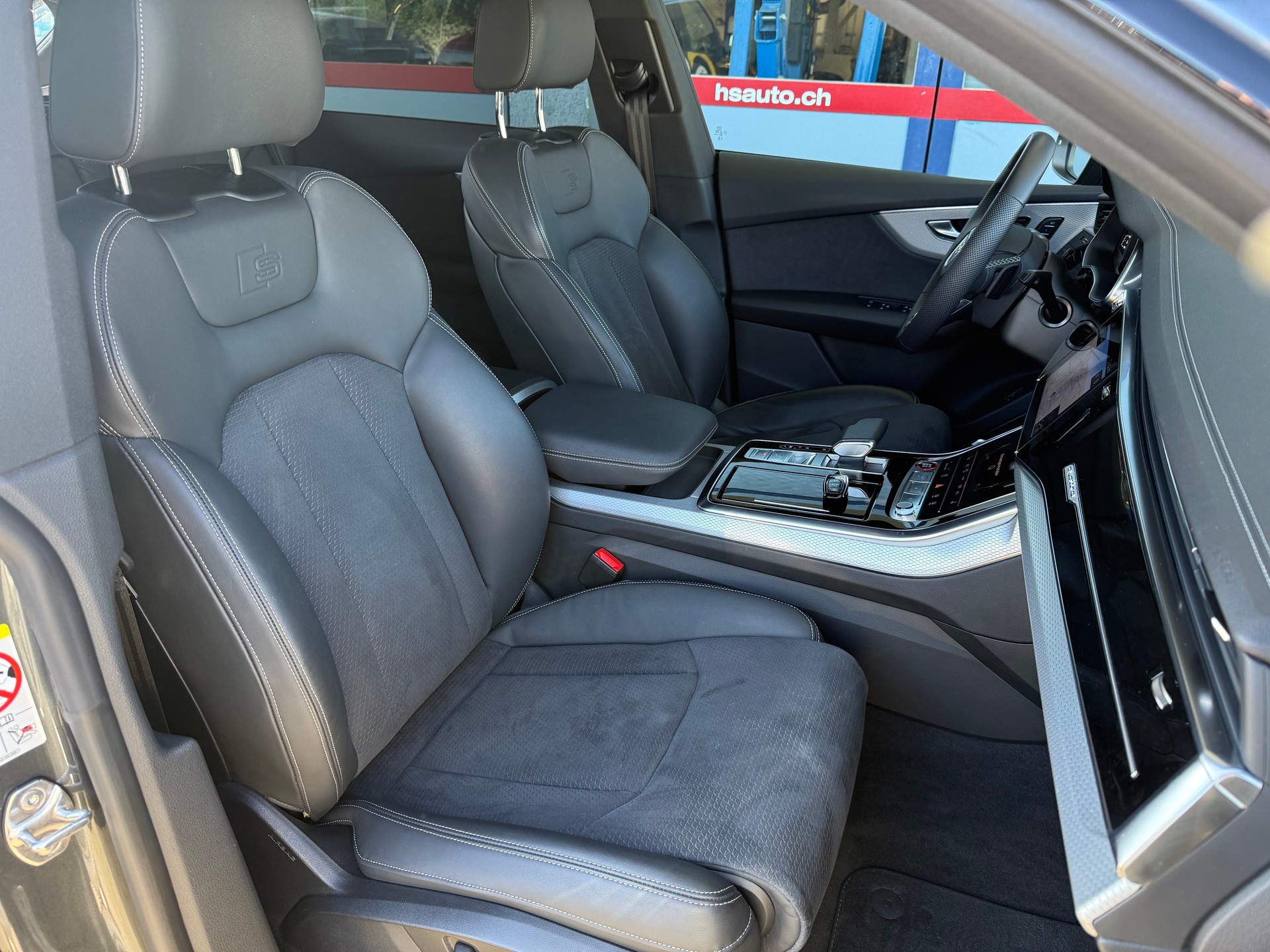 AUDI SQ8 SUV TFSI quattro tiptronic-image-7