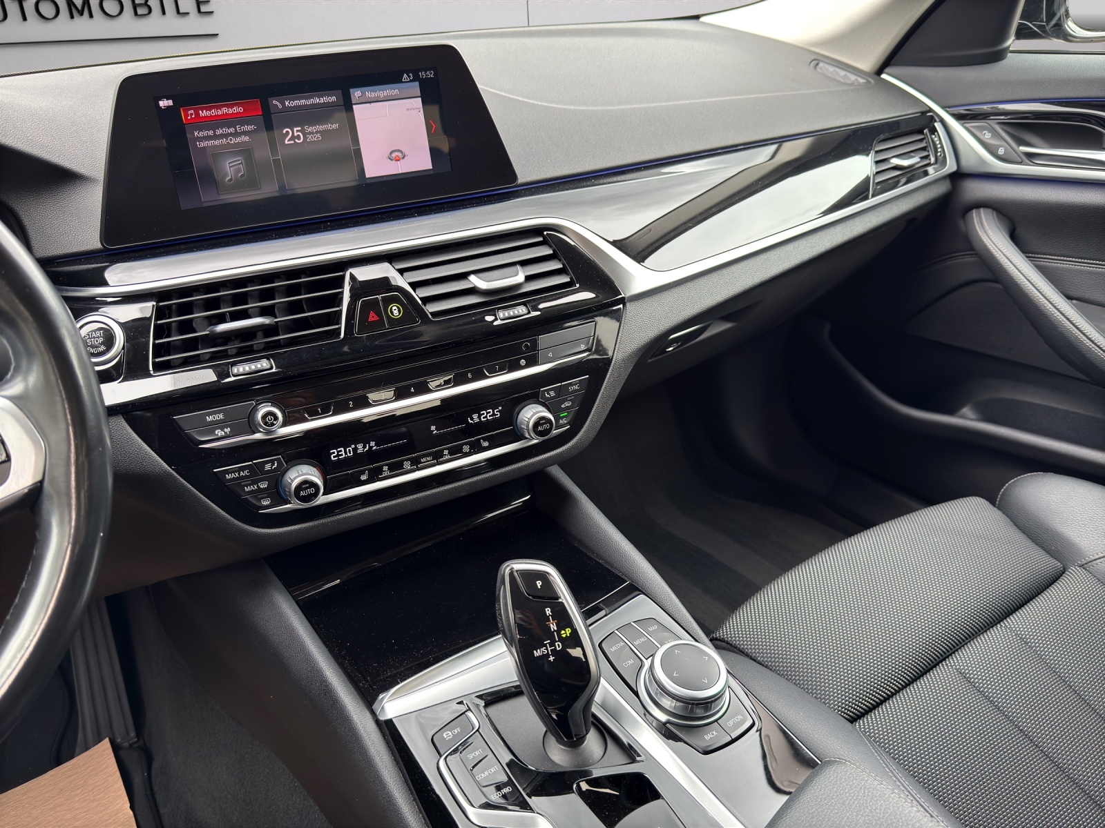 BMW 520d xDrive Essential Edition Steptronic-image-14