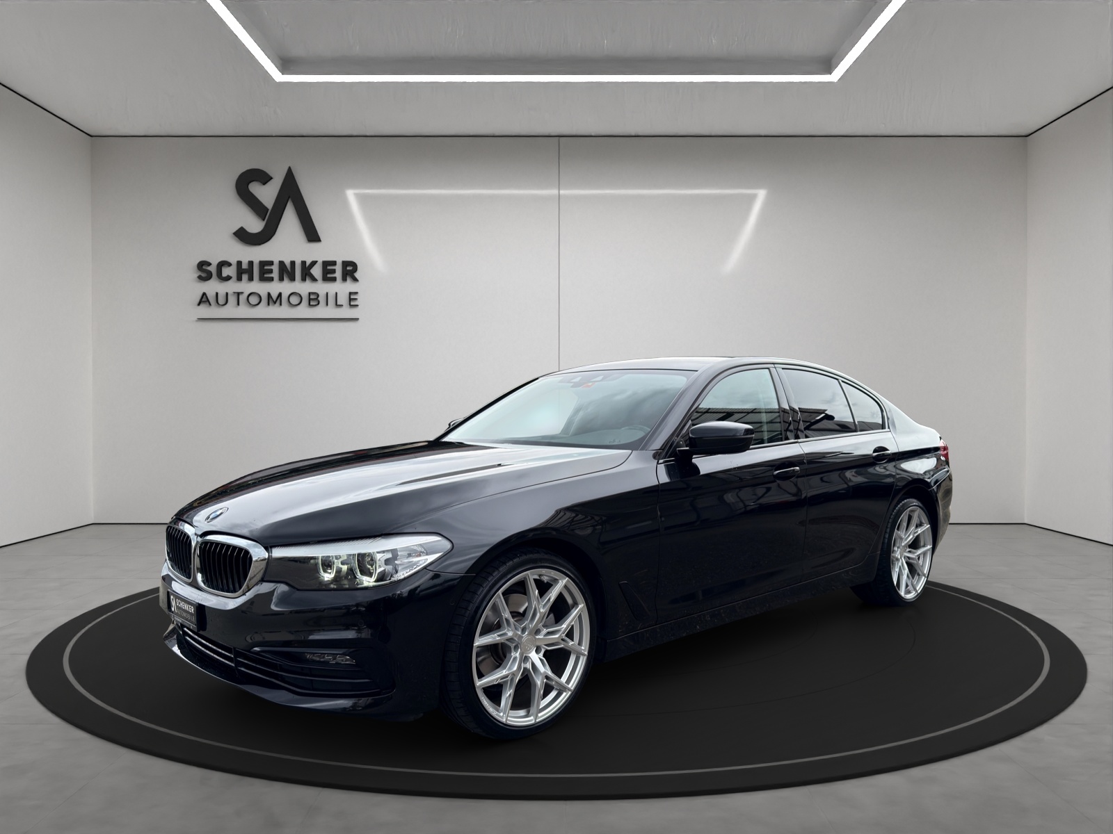 BMW 520d xDrive Essential Edition Steptronic-image-0