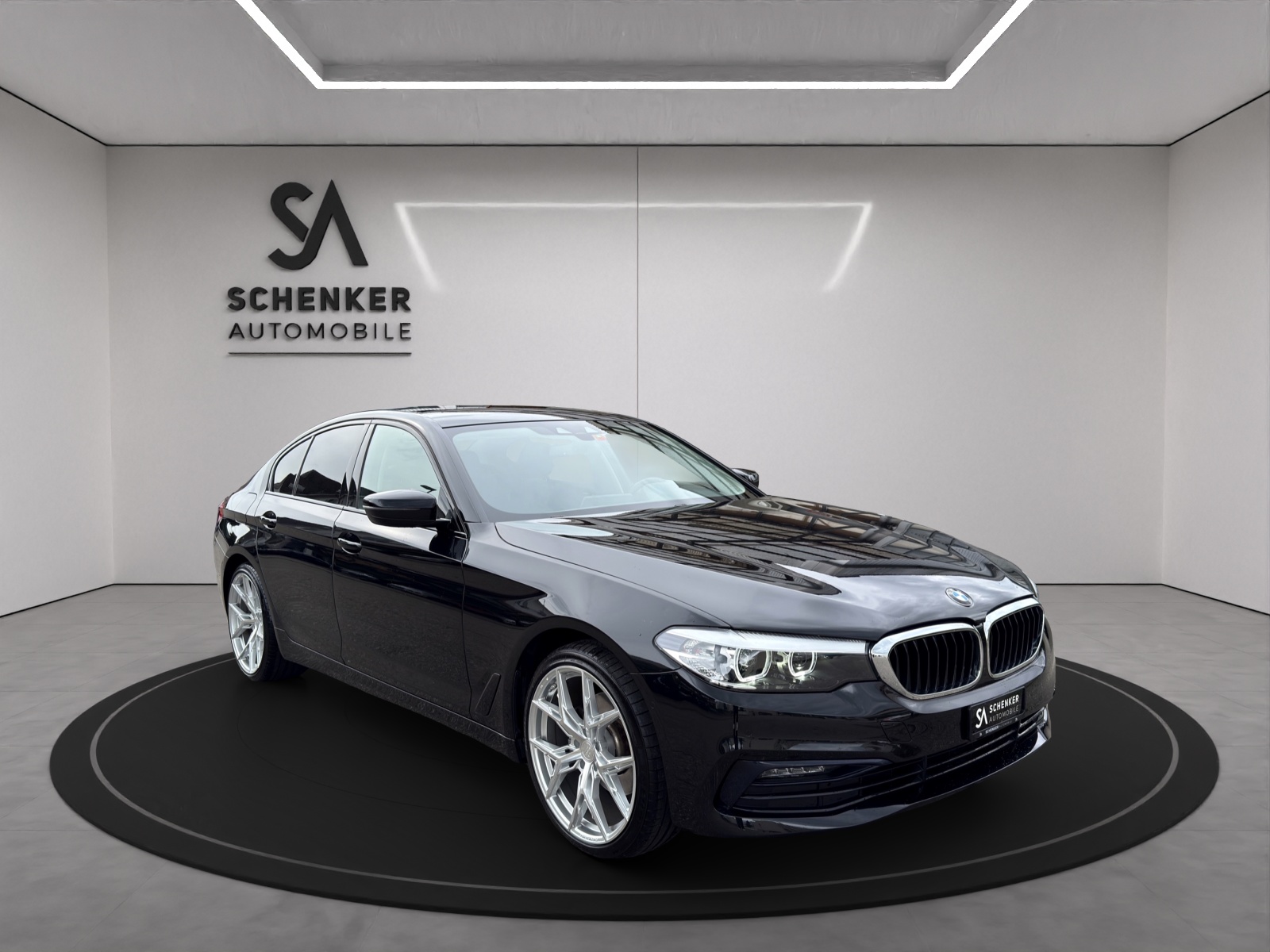 BMW 520d xDrive Essential Edition Steptronic-image-5