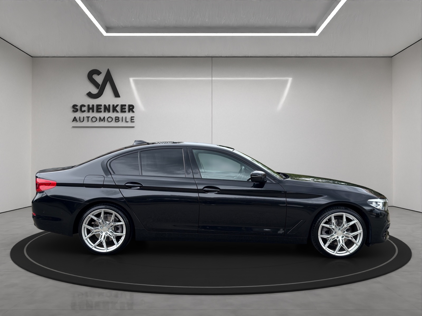 BMW 520d xDrive Essential Edition Steptronic-image-4