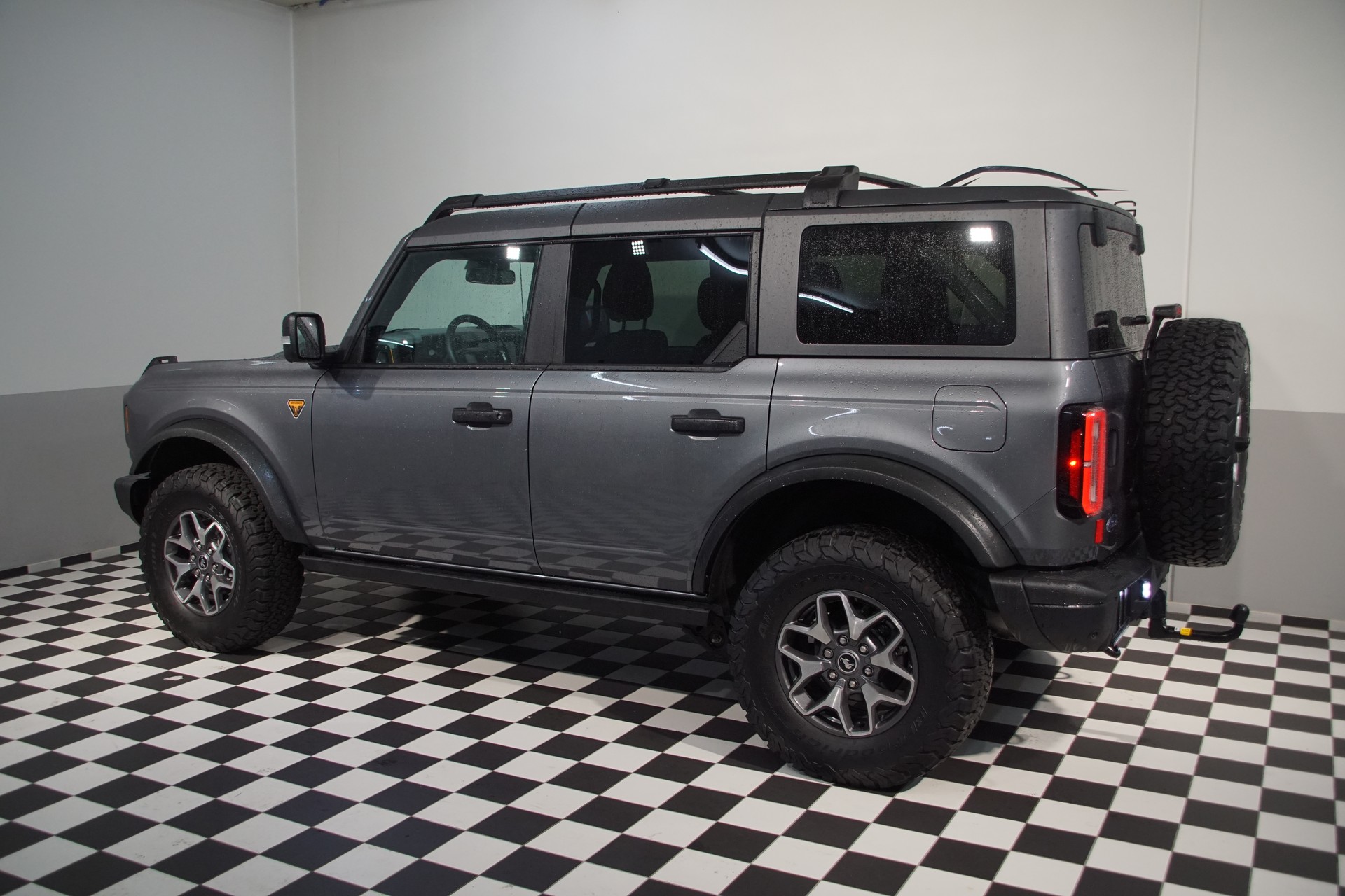 FORD Bronco 2.7 EcoB Badlands e-4WD EU-Modell (AHK)-image-11