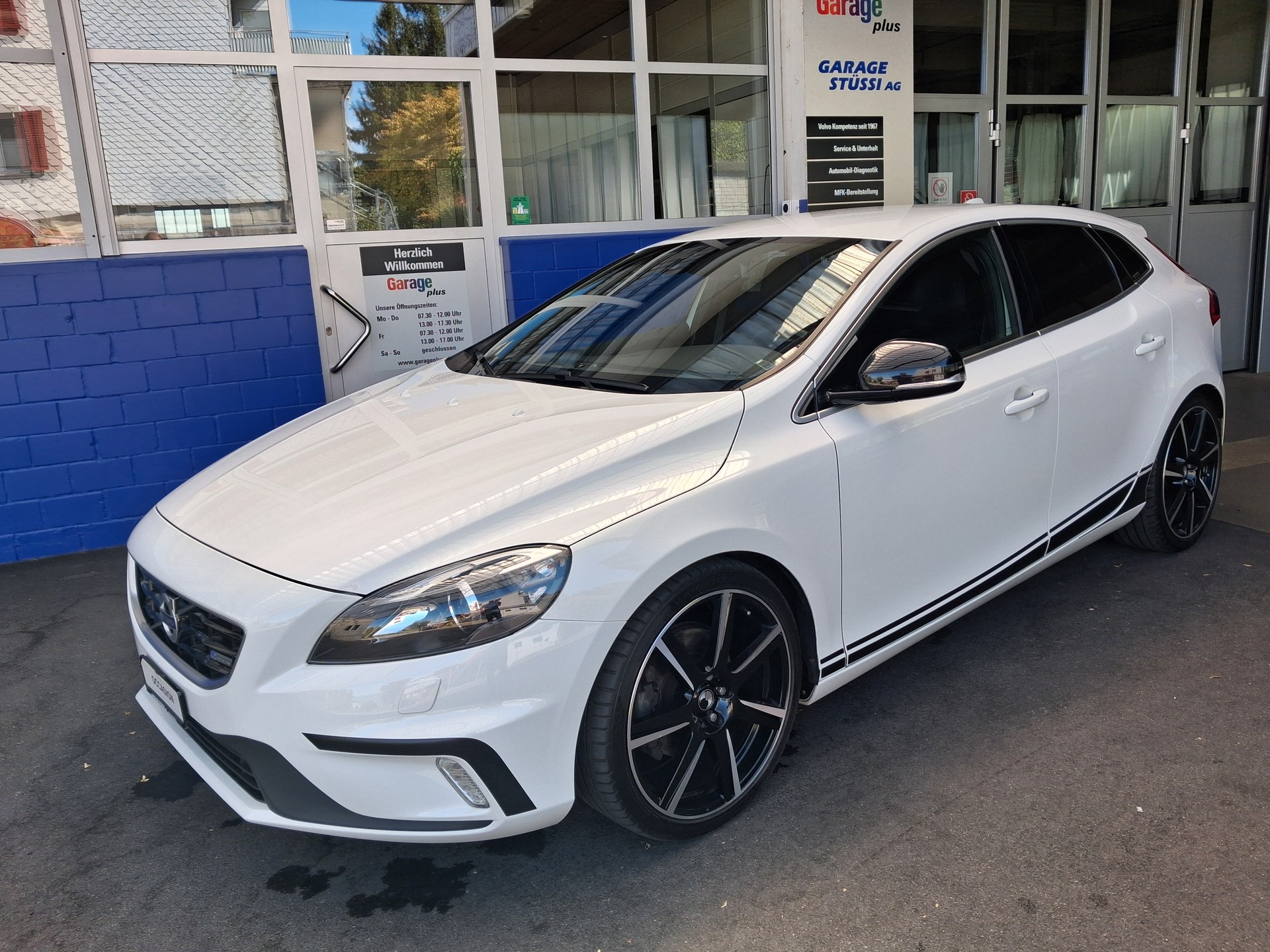 VOLVO V40 Sport200-image-0
