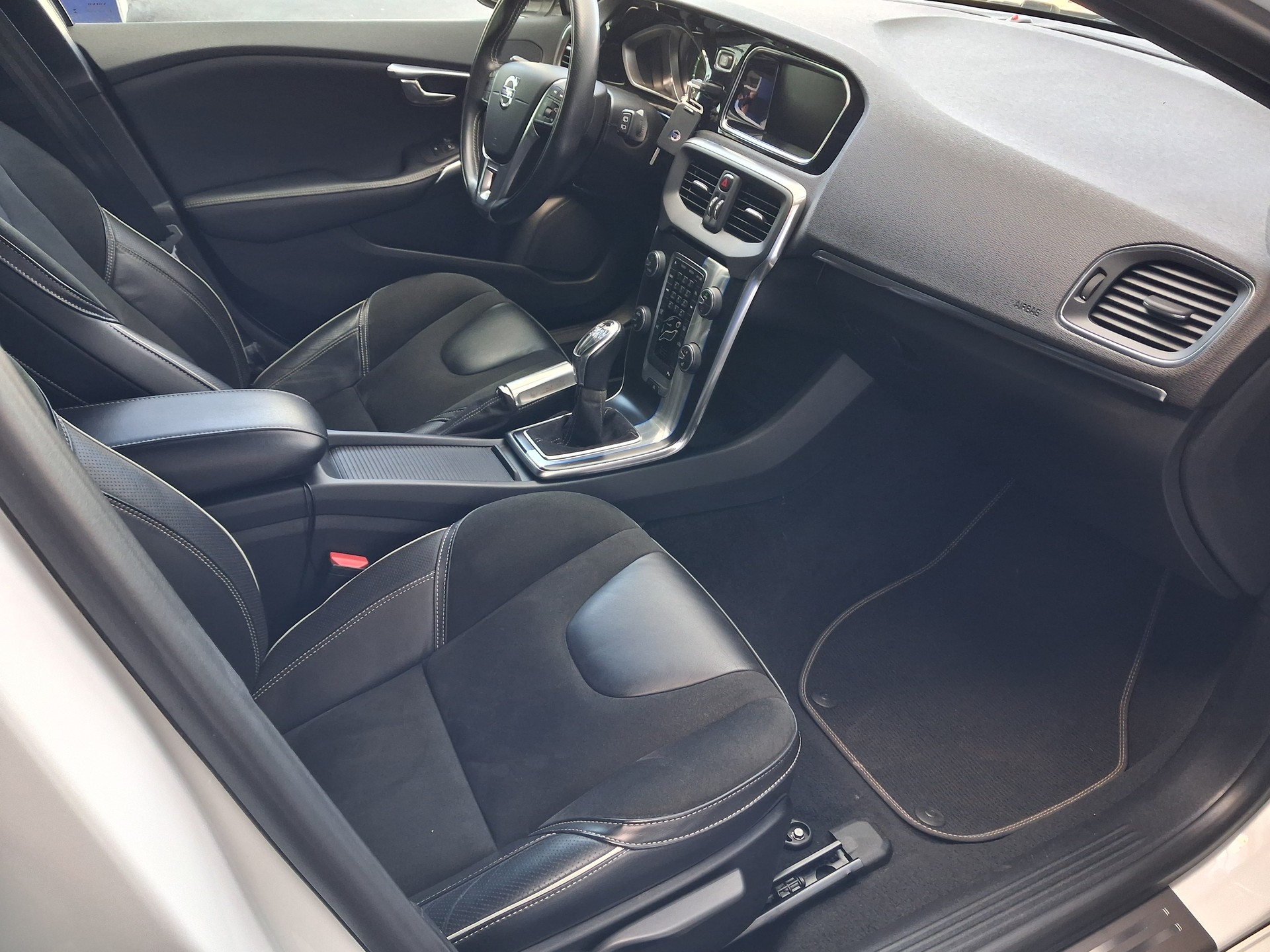 VOLVO V40 Sport200-image-8