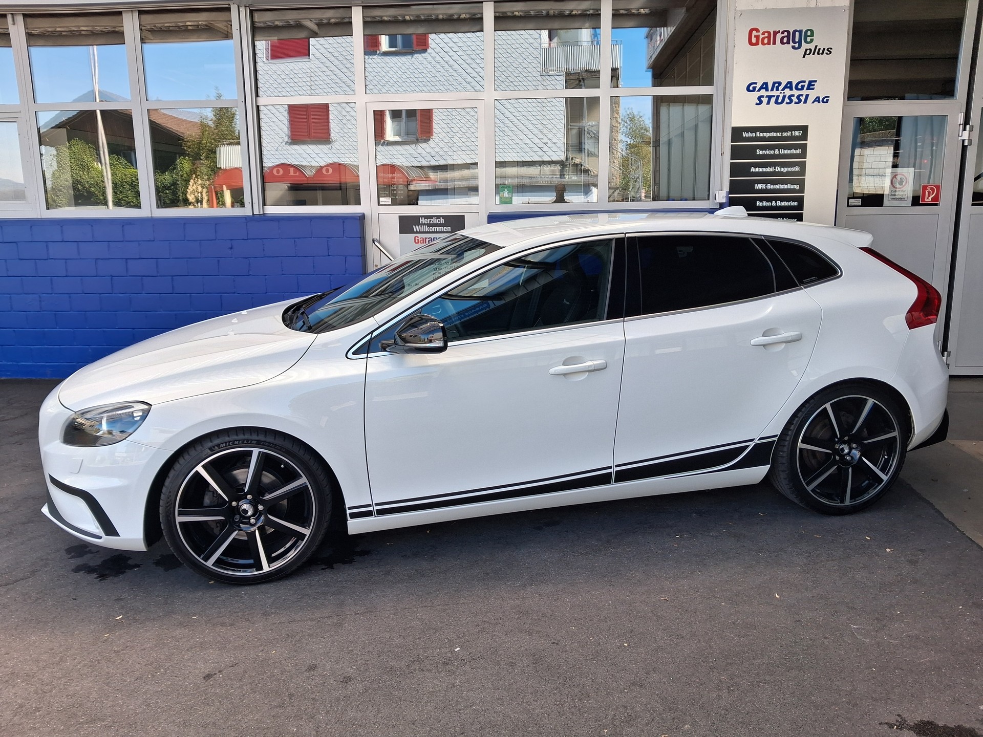 VOLVO V40 Sport200-image-1