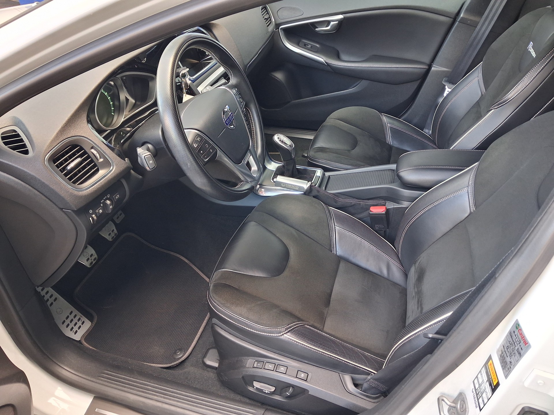 VOLVO V40 Sport200-image-6