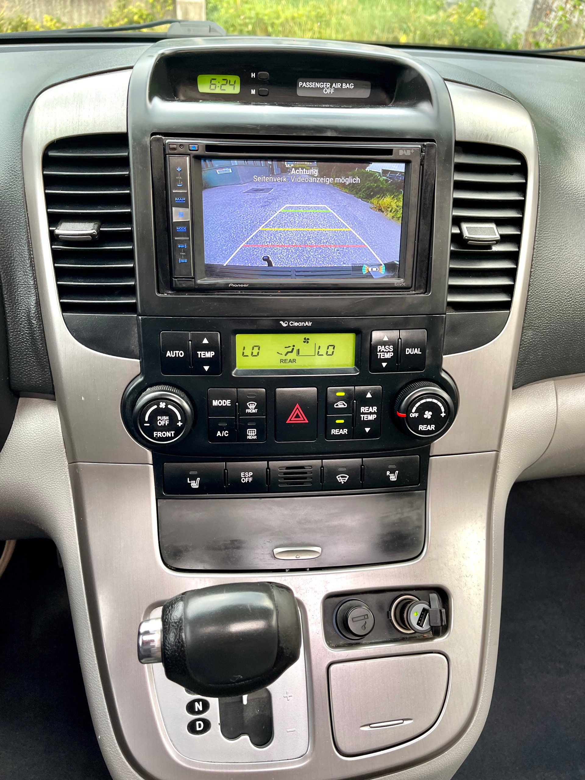 KIA Carnival 2.2 CRDi Trend Automatic-image-10