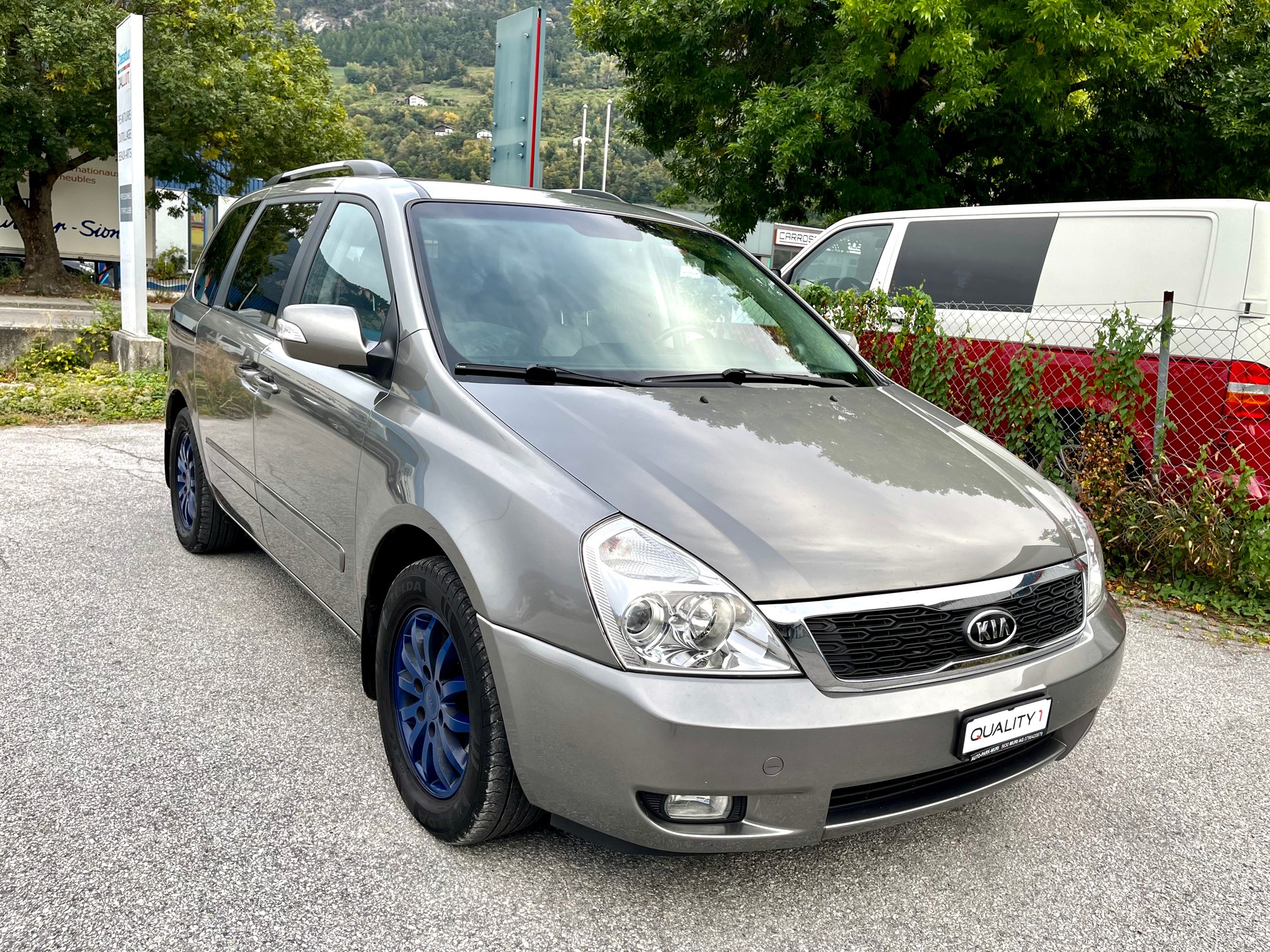 KIA Carnival 2.2 CRDi Trend Automatic-image-0