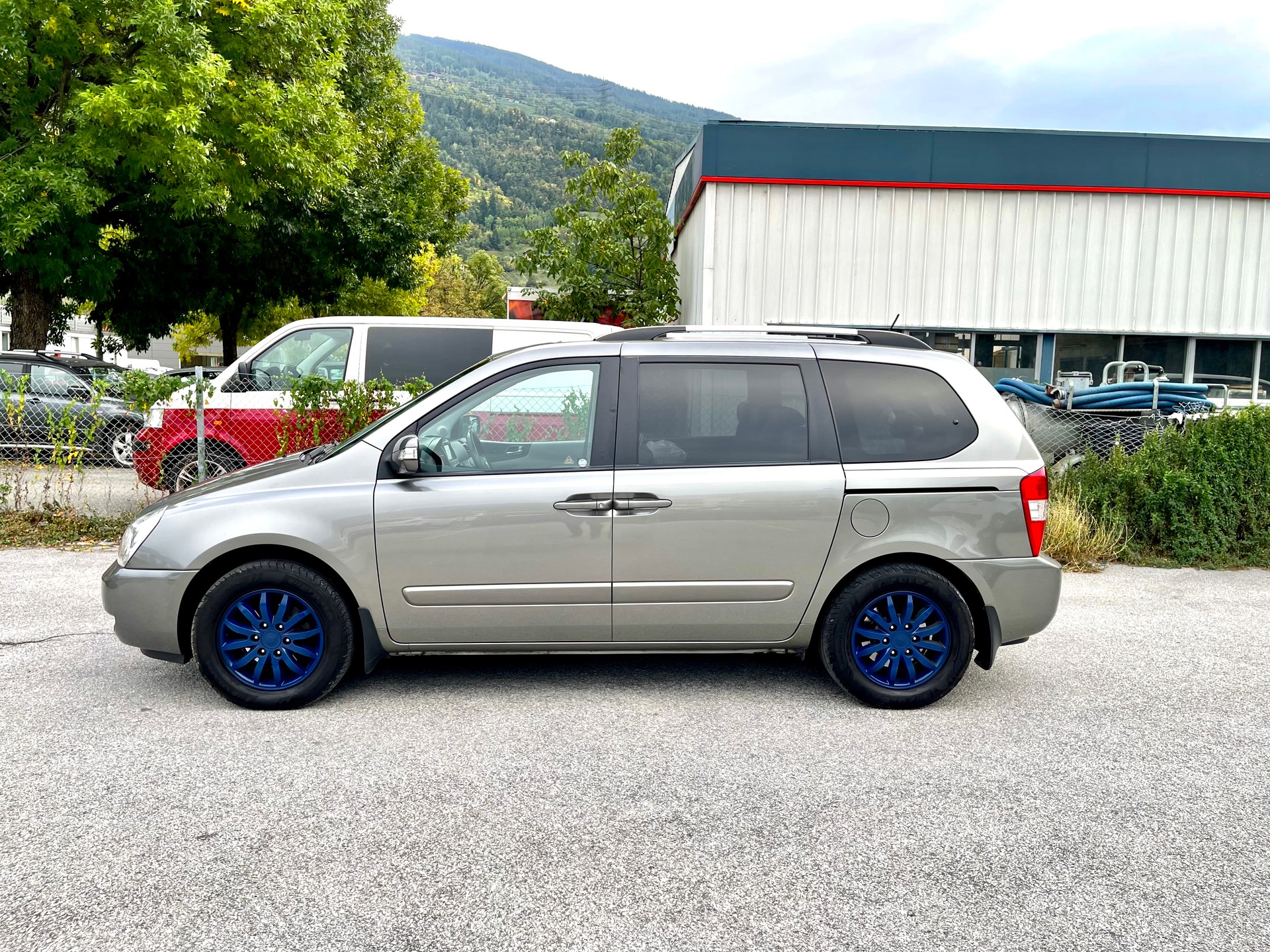 KIA Carnival 2.2 CRDi Trend Automatic-image-18