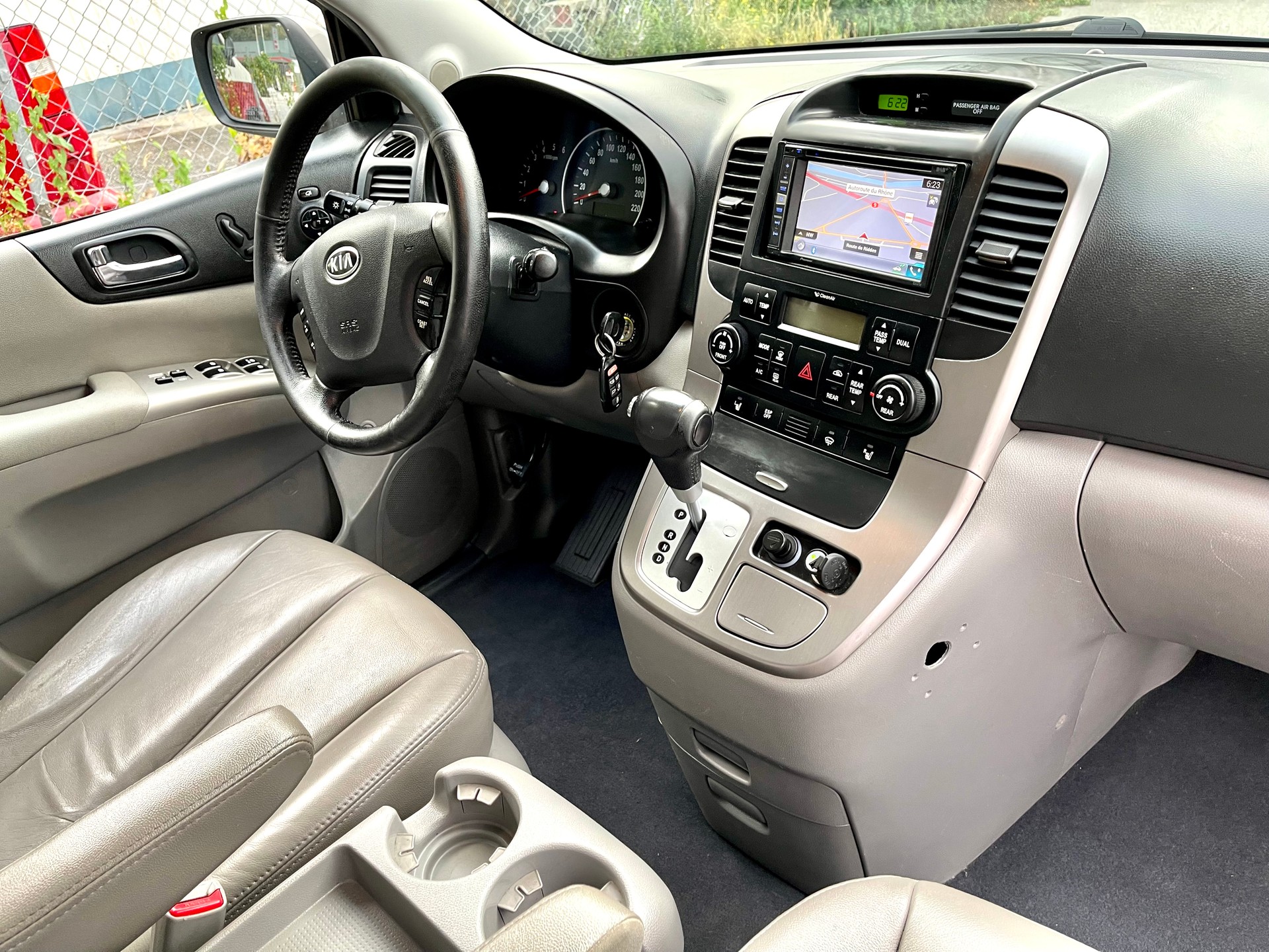 KIA Carnival 2.2 CRDi Trend Automatic-image-9