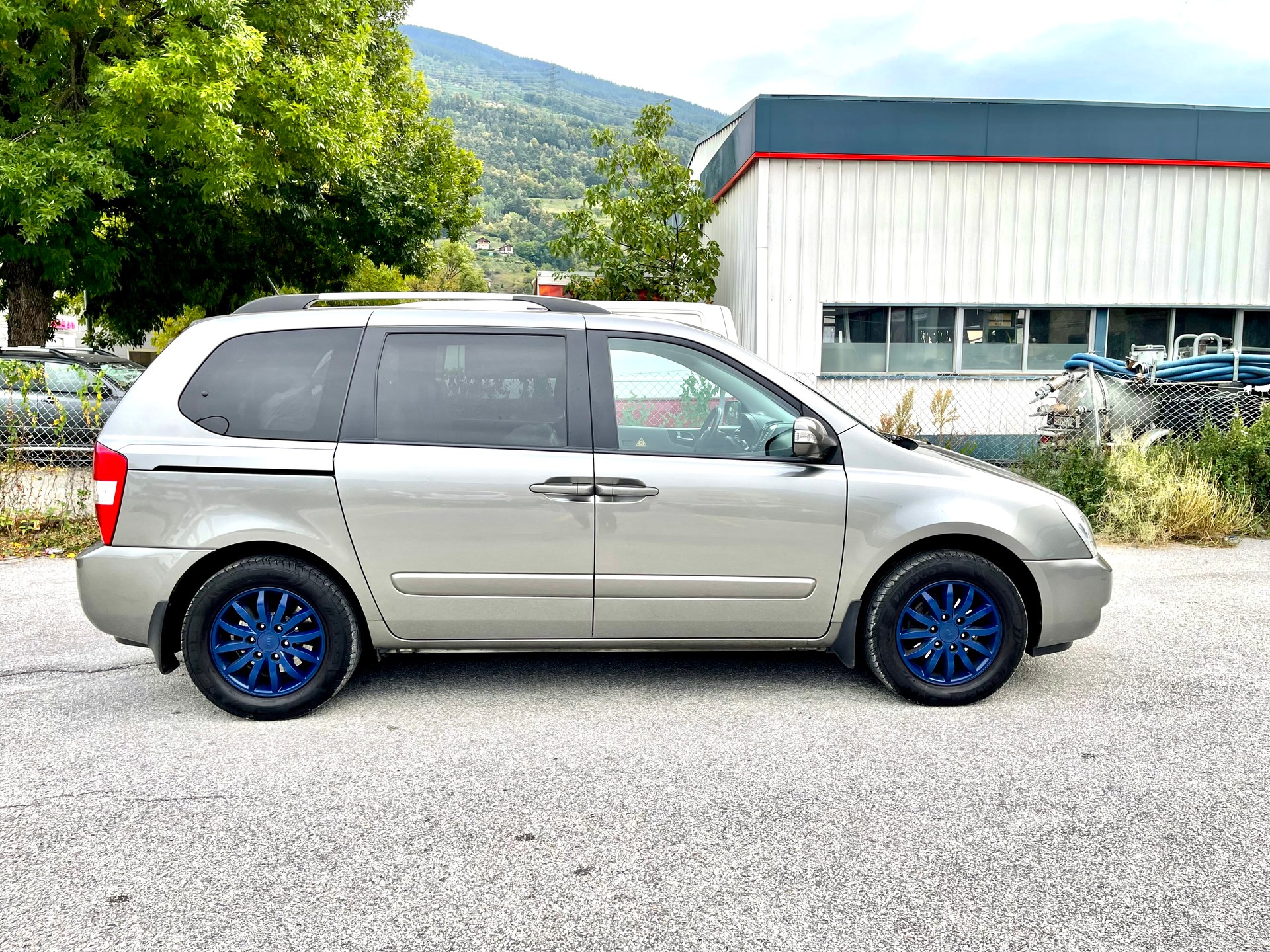 KIA Carnival 2.2 CRDi Trend Automatic-image-7