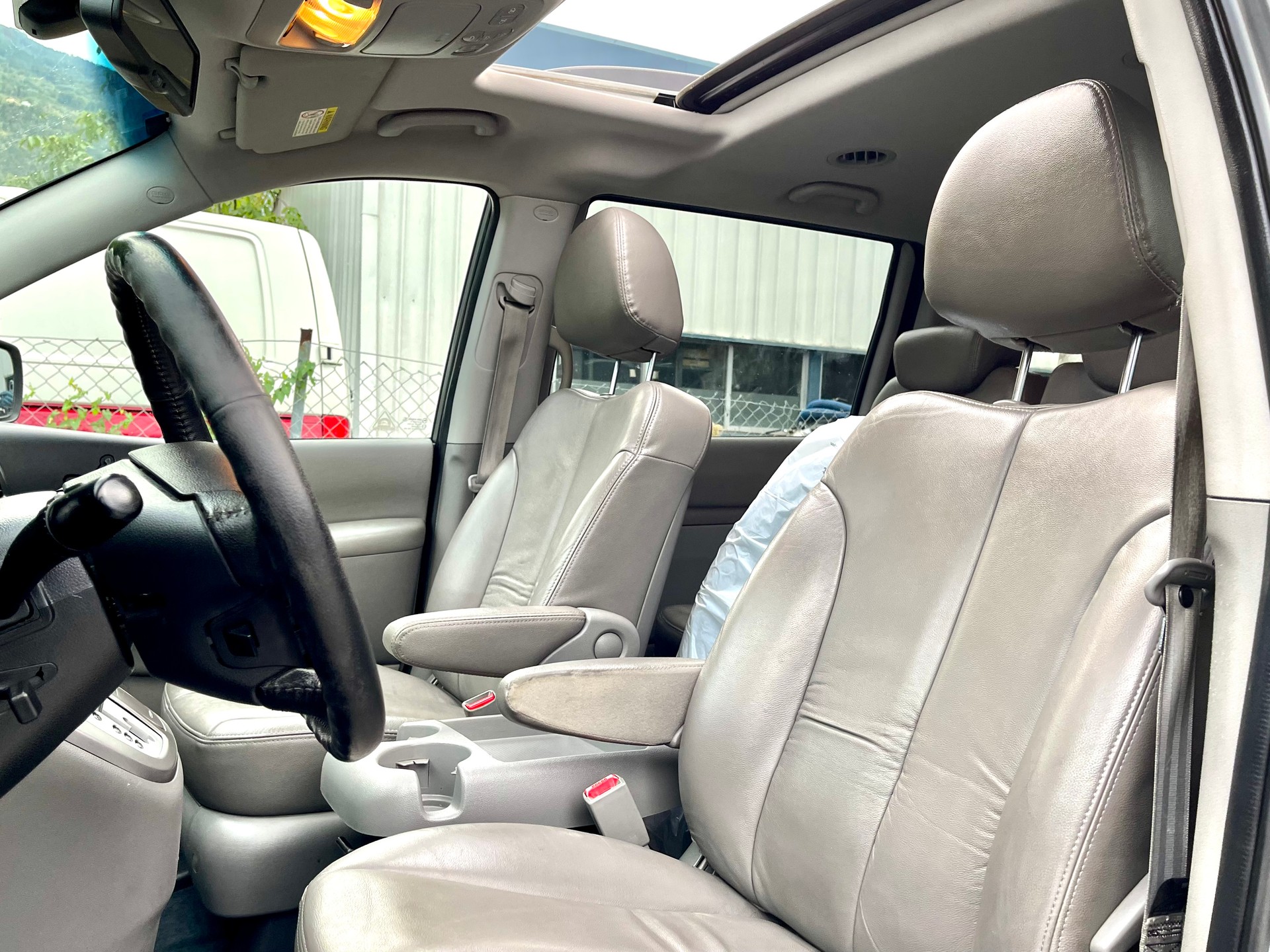 KIA Carnival 2.2 CRDi Trend Automatic-image-6