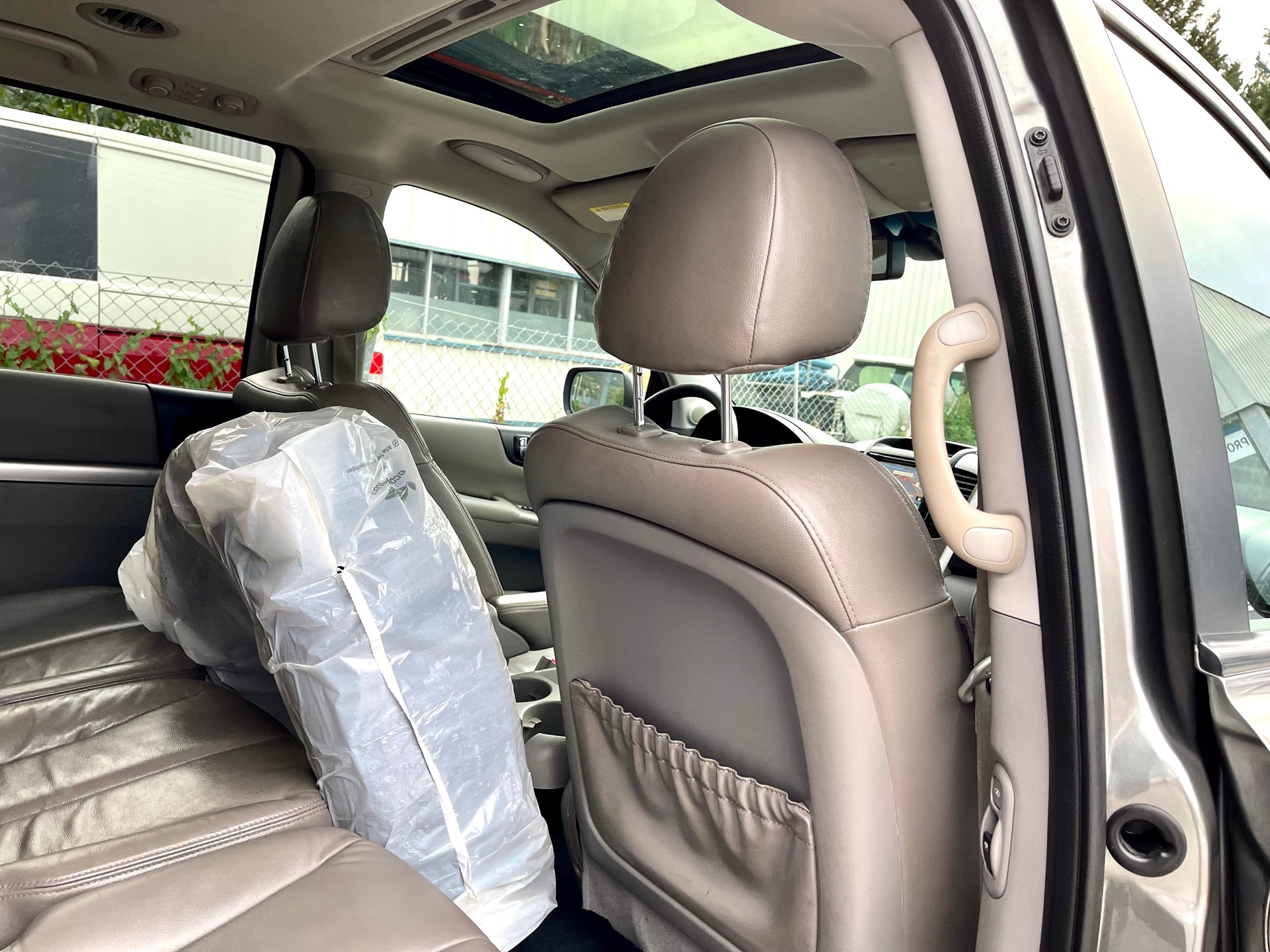 KIA Carnival 2.2 CRDi Trend Automatic-image-8