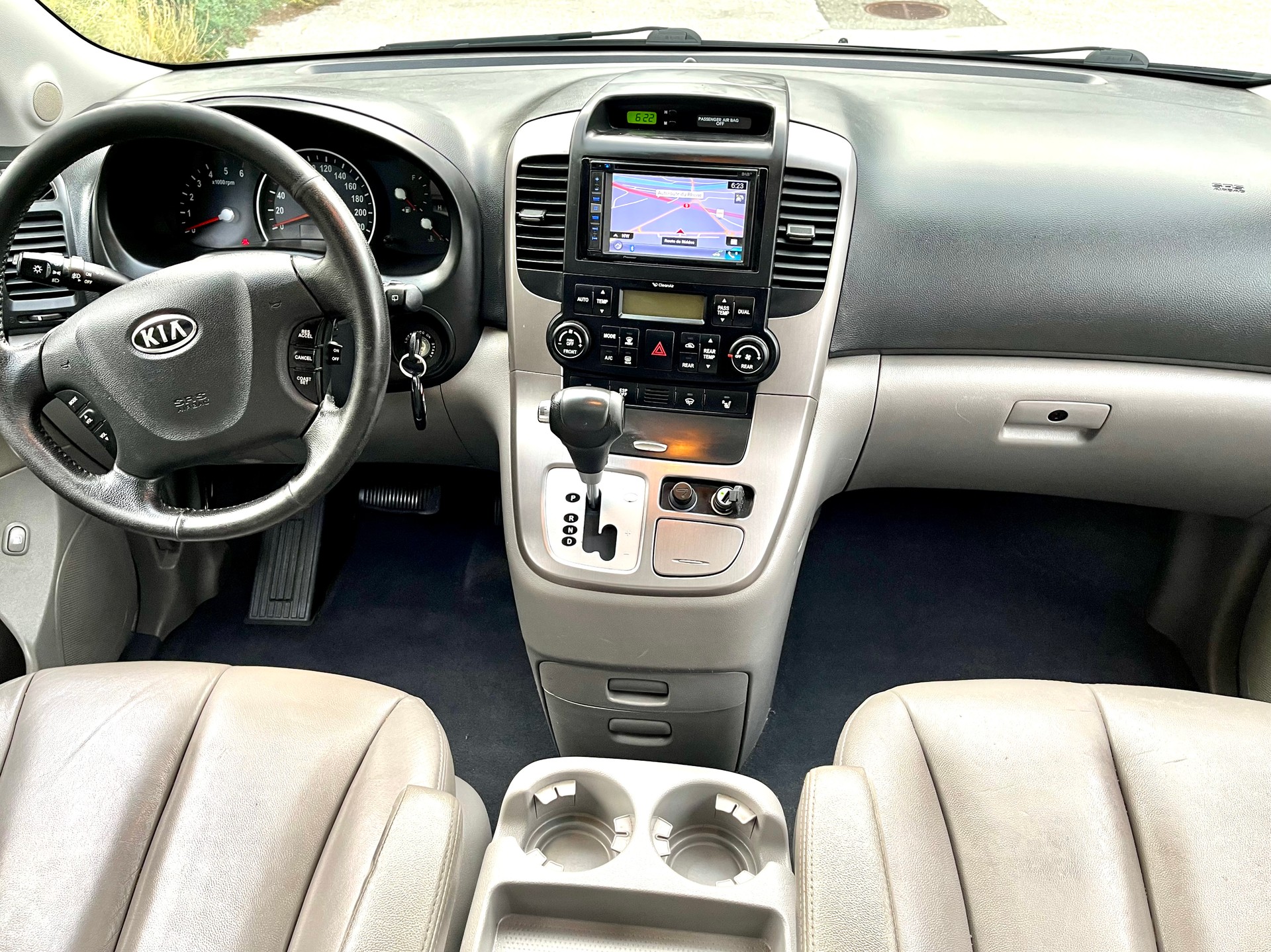 KIA Carnival 2.2 CRDi Trend Automatic-image-1
