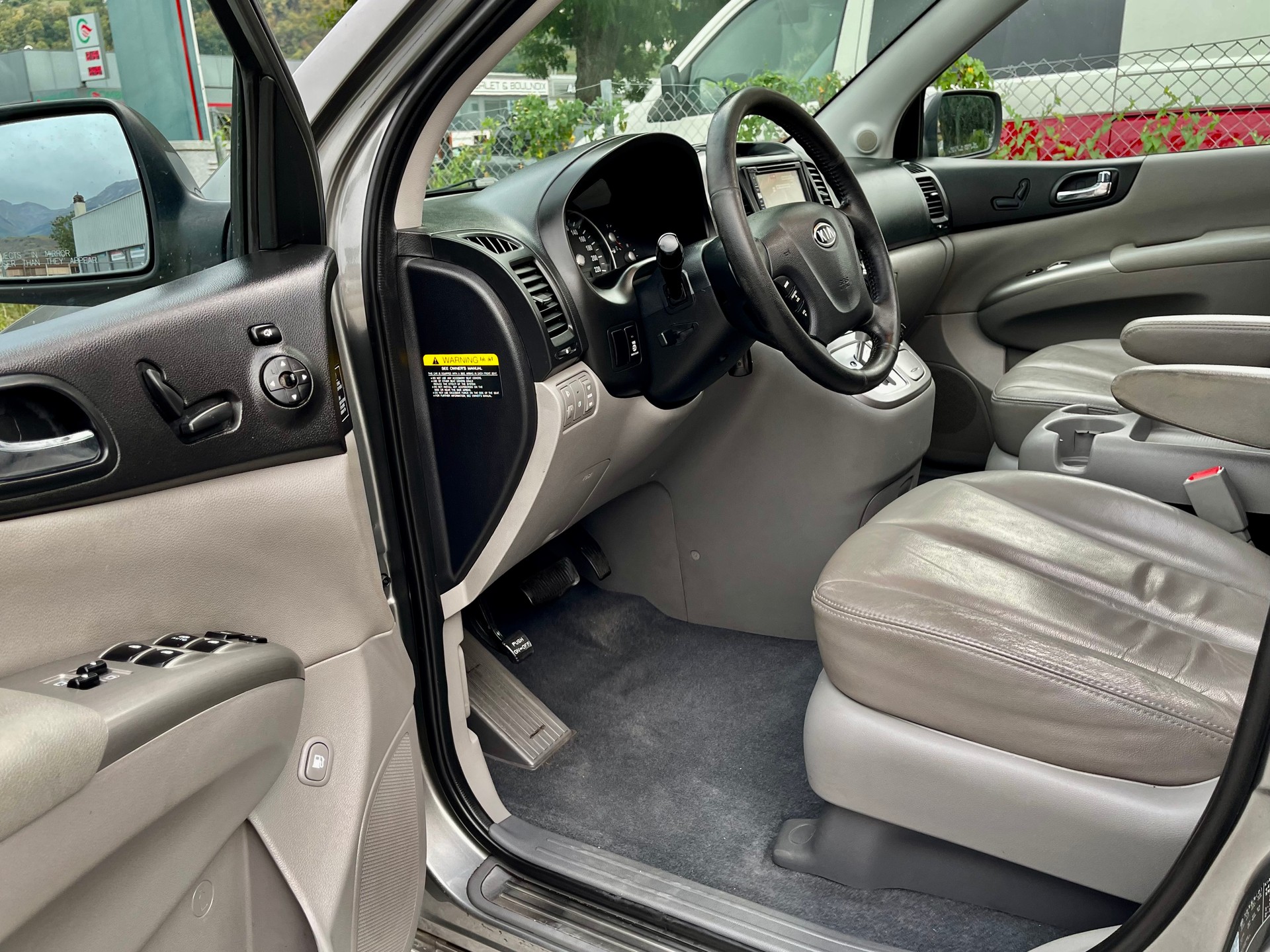 KIA Carnival 2.2 CRDi Trend Automatic-image-11