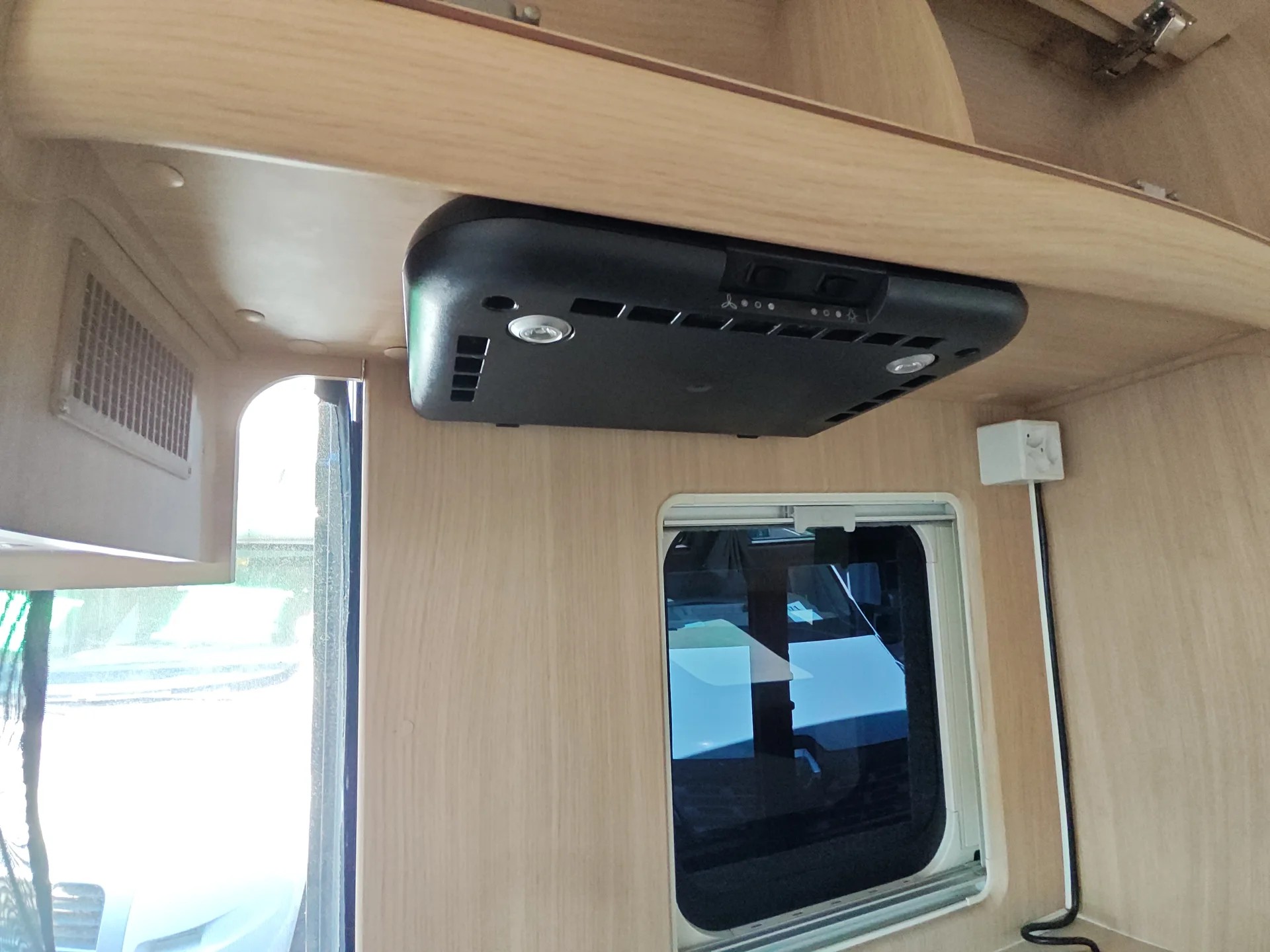 AUTO-SLEEPERS AS Kingham-image-15