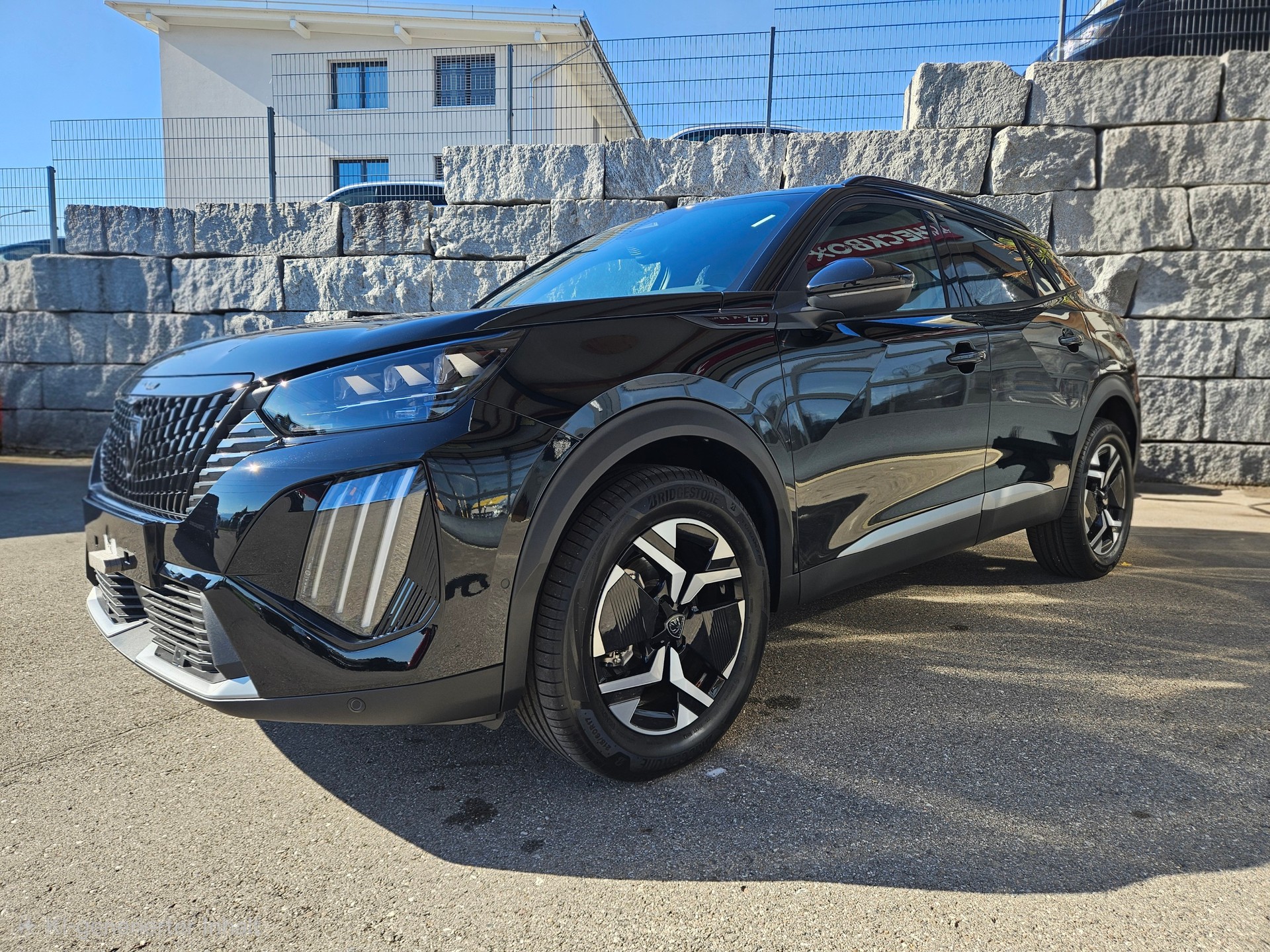 PEUGEOT 2008 1.2 145 MHEV GT-image-2