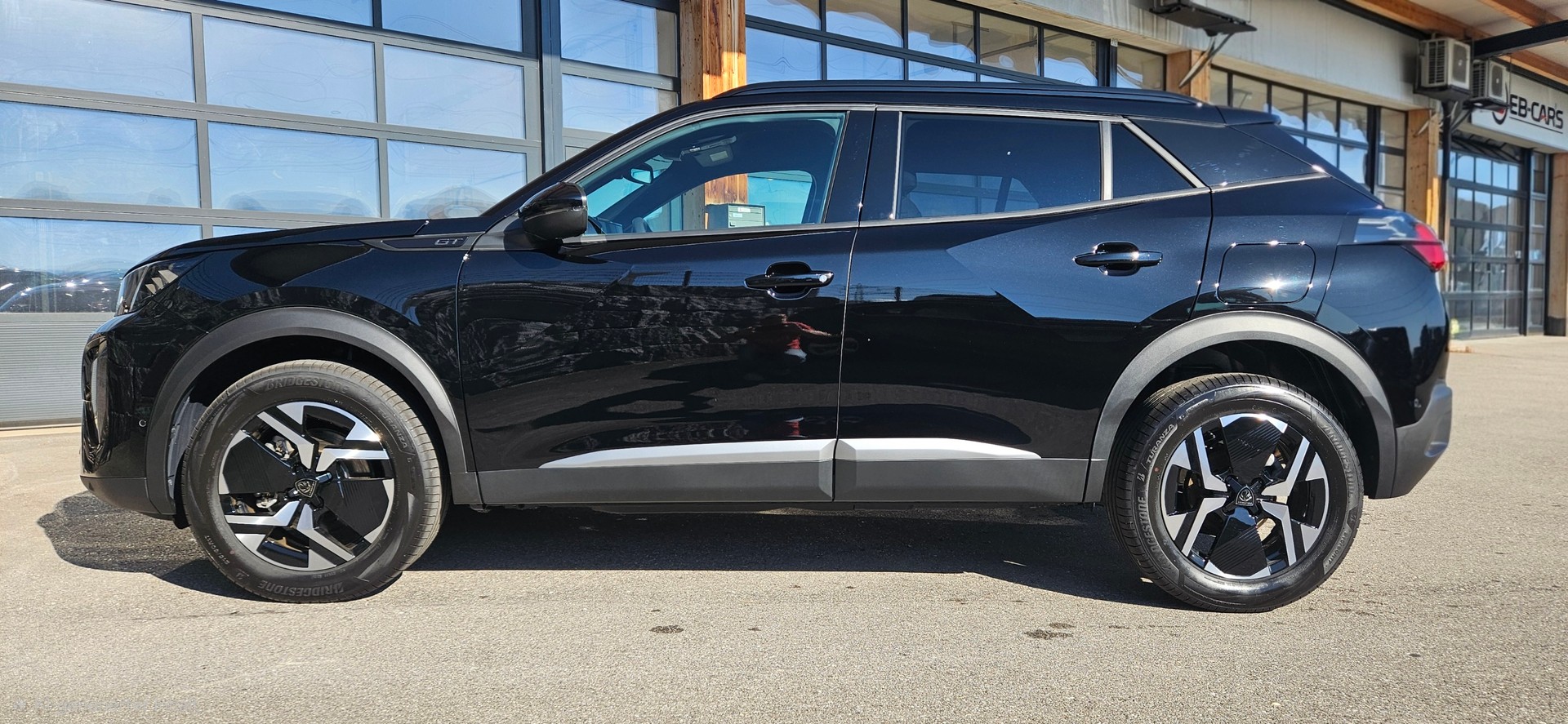 PEUGEOT 2008 1.2 145 MHEV GT-image-3