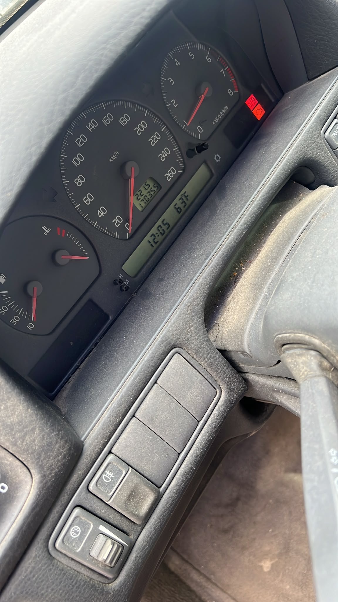 VOLVO V70-image-1