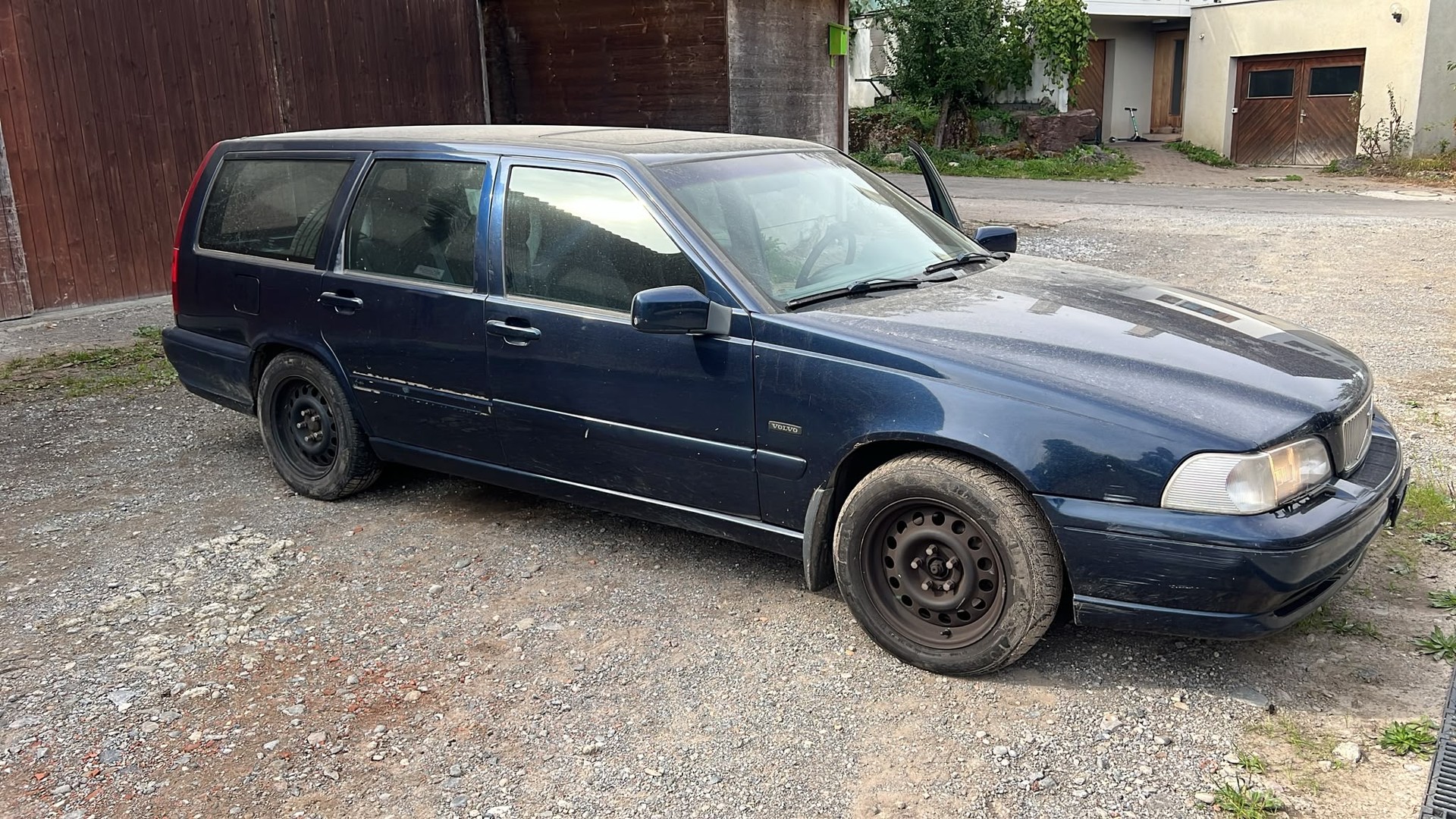 VOLVO V70-image-4