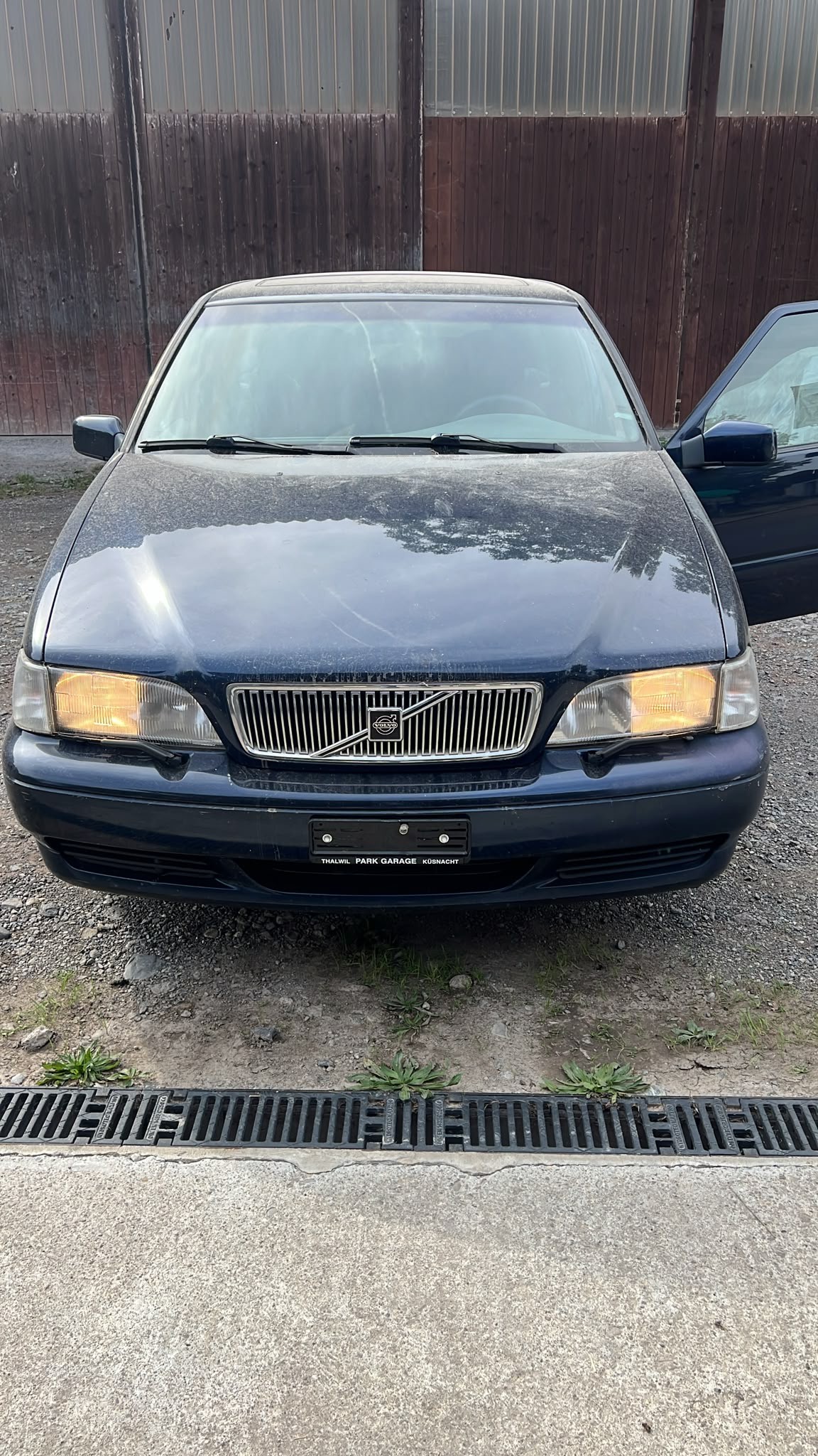 VOLVO V70-image-0