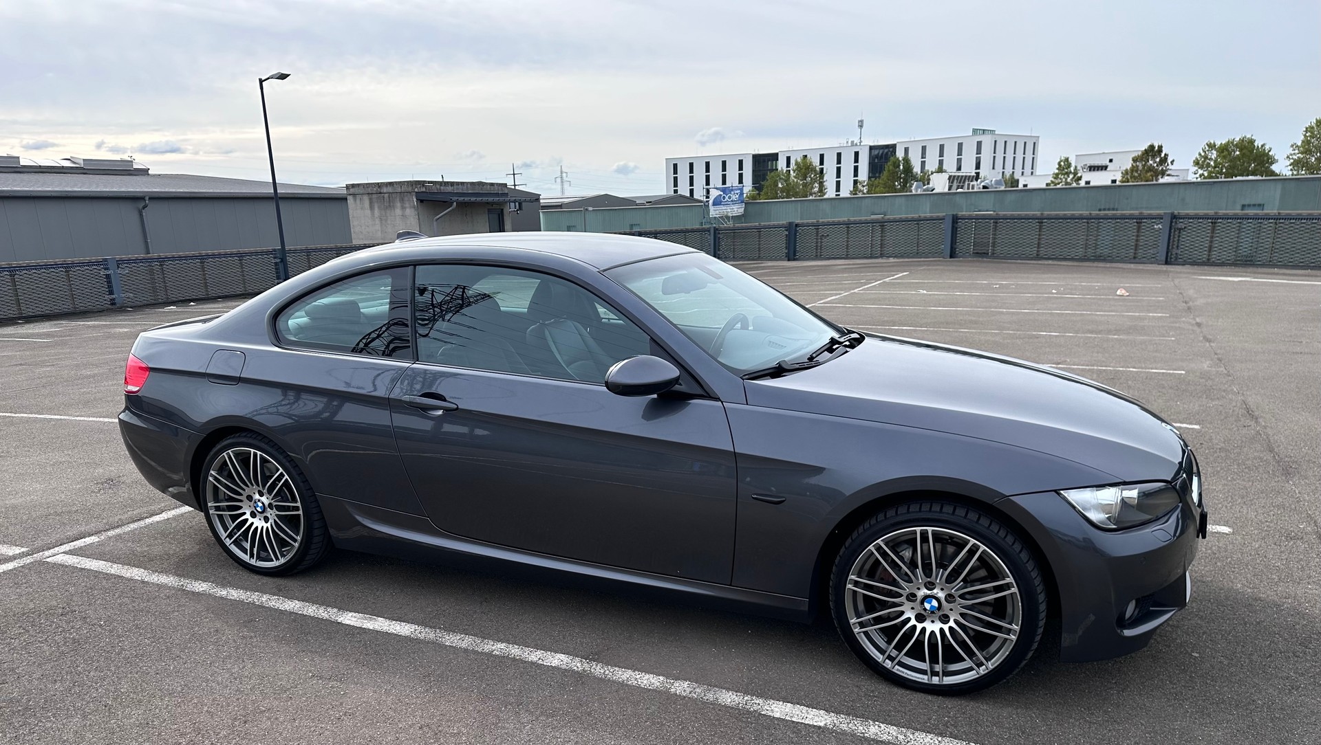 BMW 335i xDrive-image-2