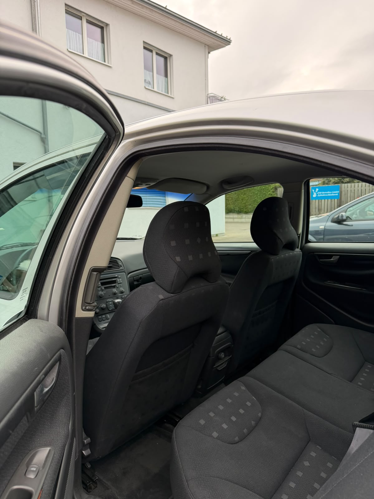 VOLVO S60 2.4-image-7