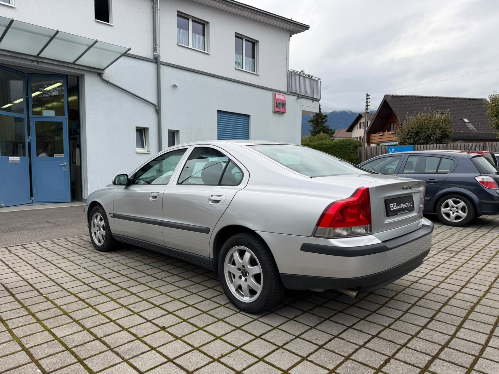 VOLVO S60 2.4-showroom-element-2