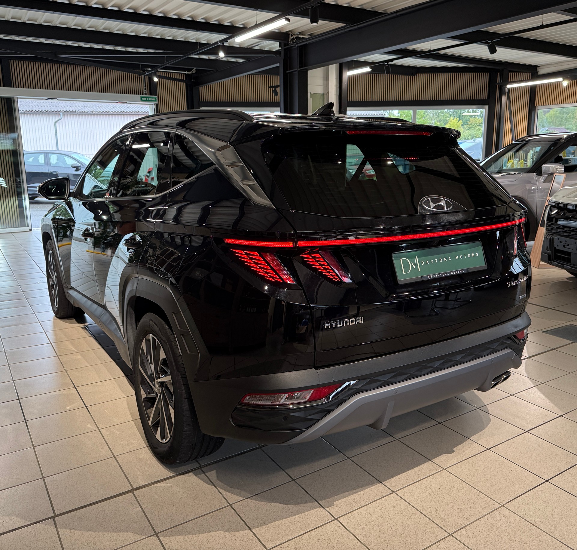 HYUNDAI Tucson 1.6 TGDI 48V Amplia DCT 4WD-image-3