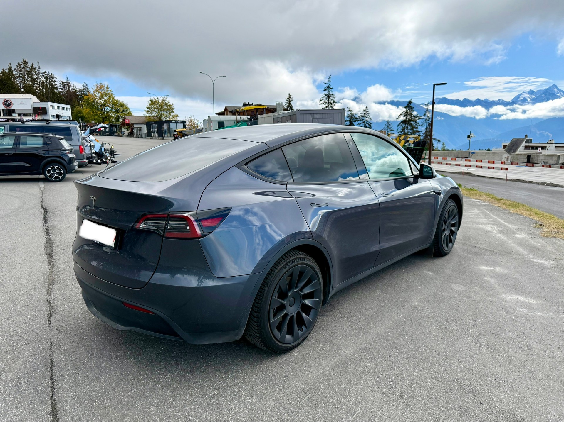 TESLA RWD, Low KM, Enhanced Autopilot, 4 seasons tires-image-3