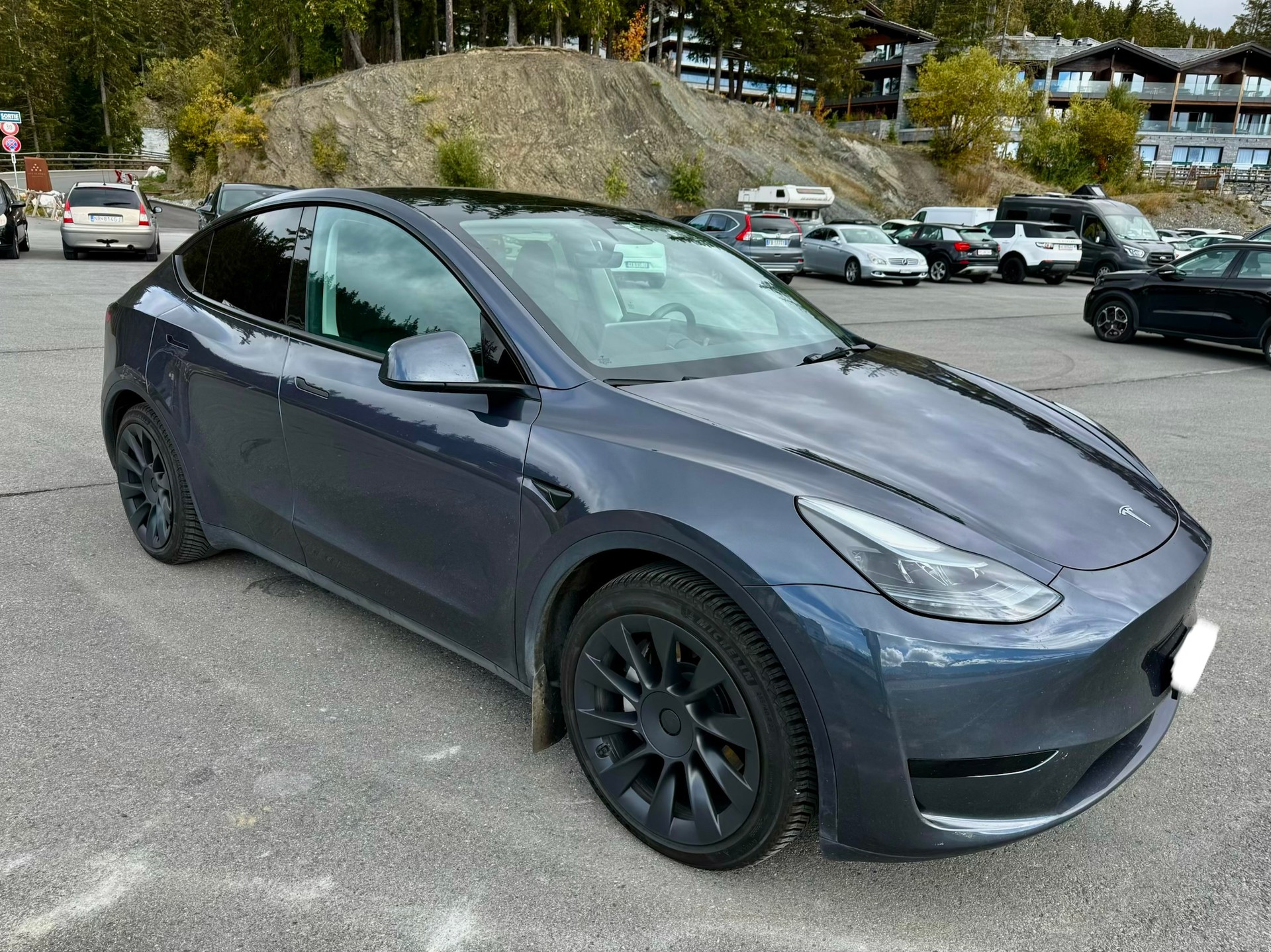 TESLA RWD, Low KM, Enhanced Autopilot, 4 seasons tires-image-2