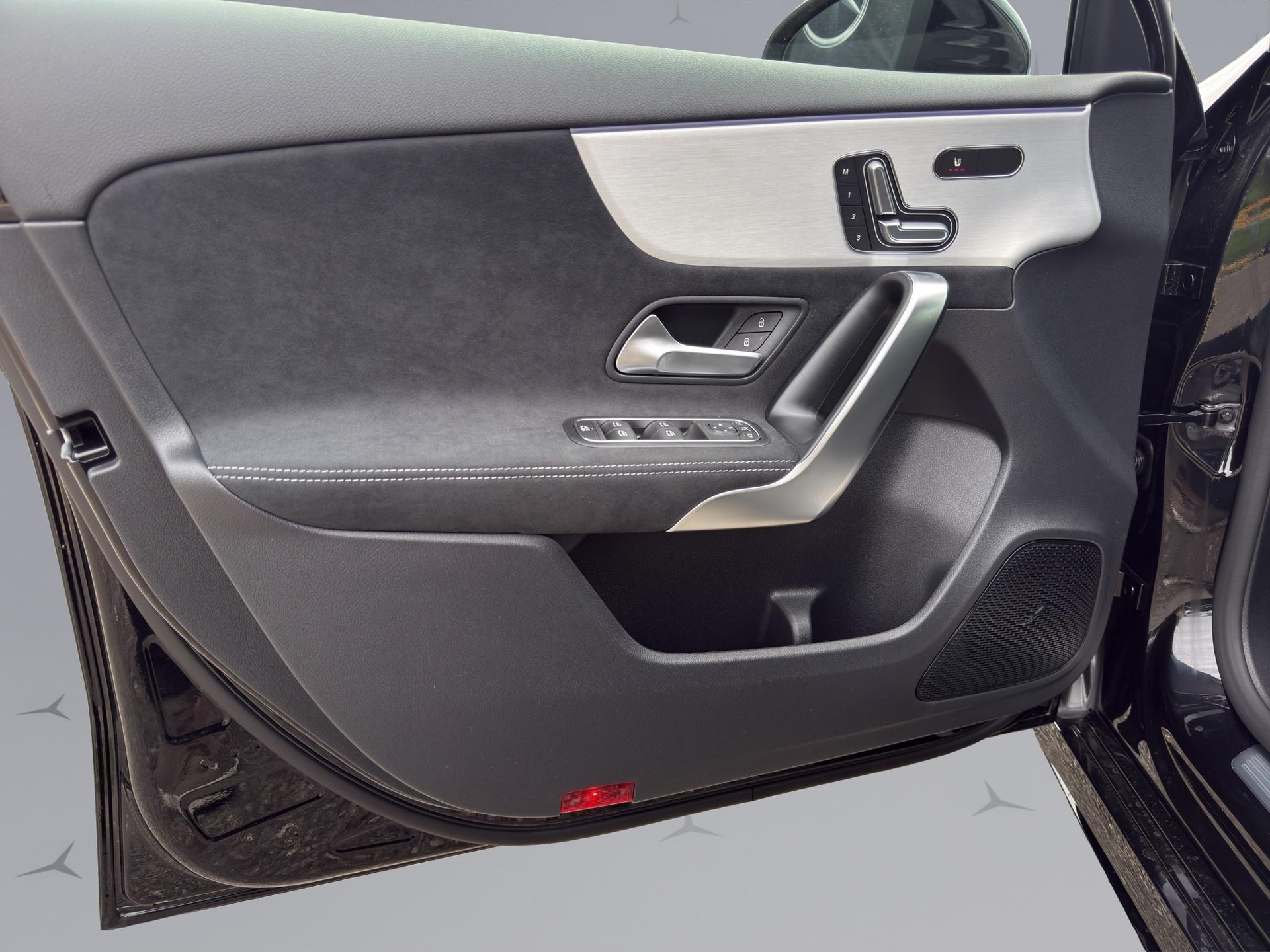MERCEDES-BENZ A-Klasse W177 A 220 4m-image-20
