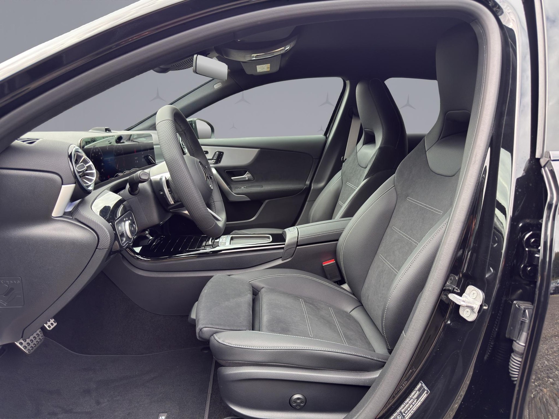 MERCEDES-BENZ A-Klasse W177 A 220 4m-image-8