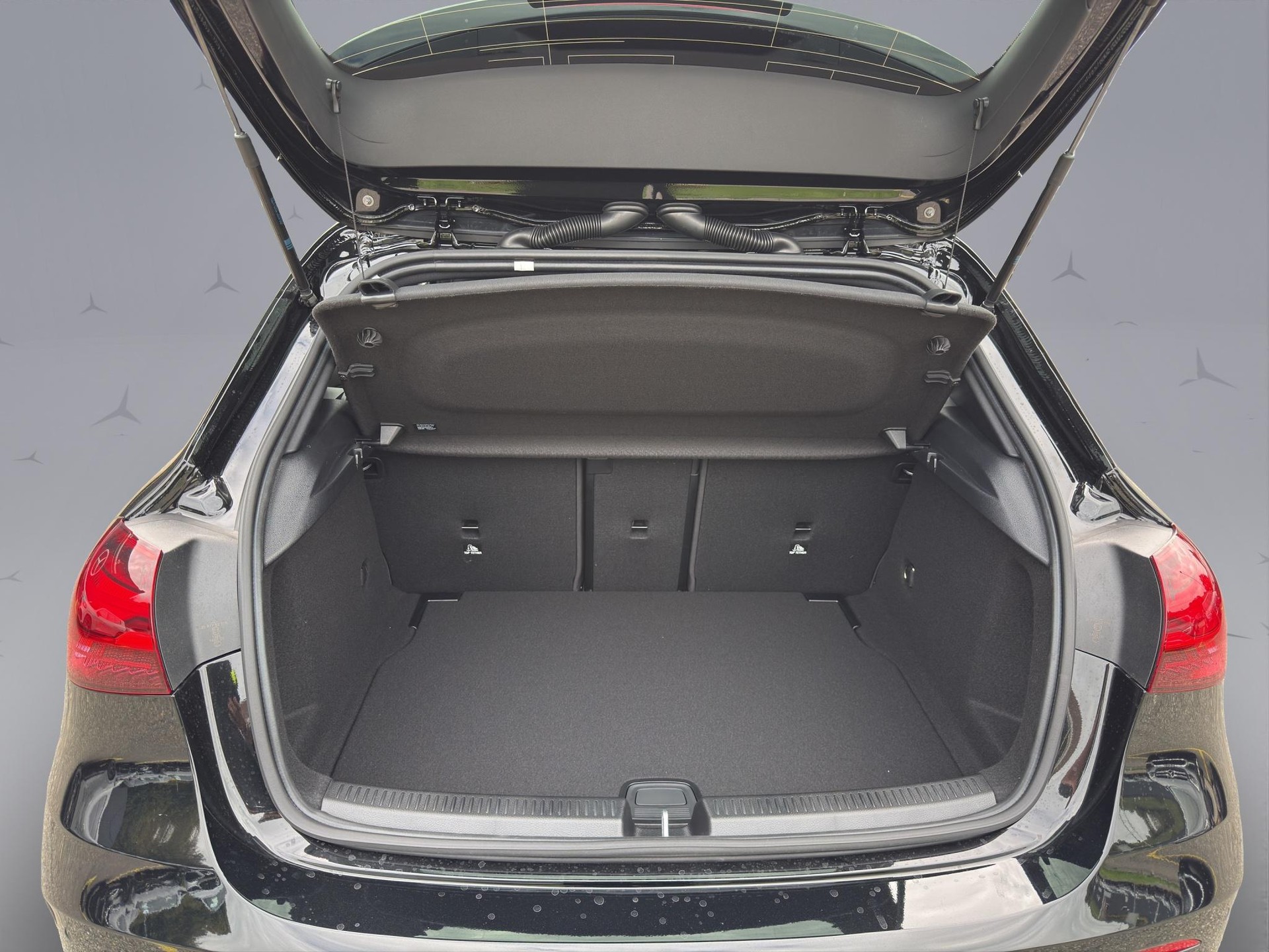 MERCEDES-BENZ A-Klasse W177 A 220 4m-image-17