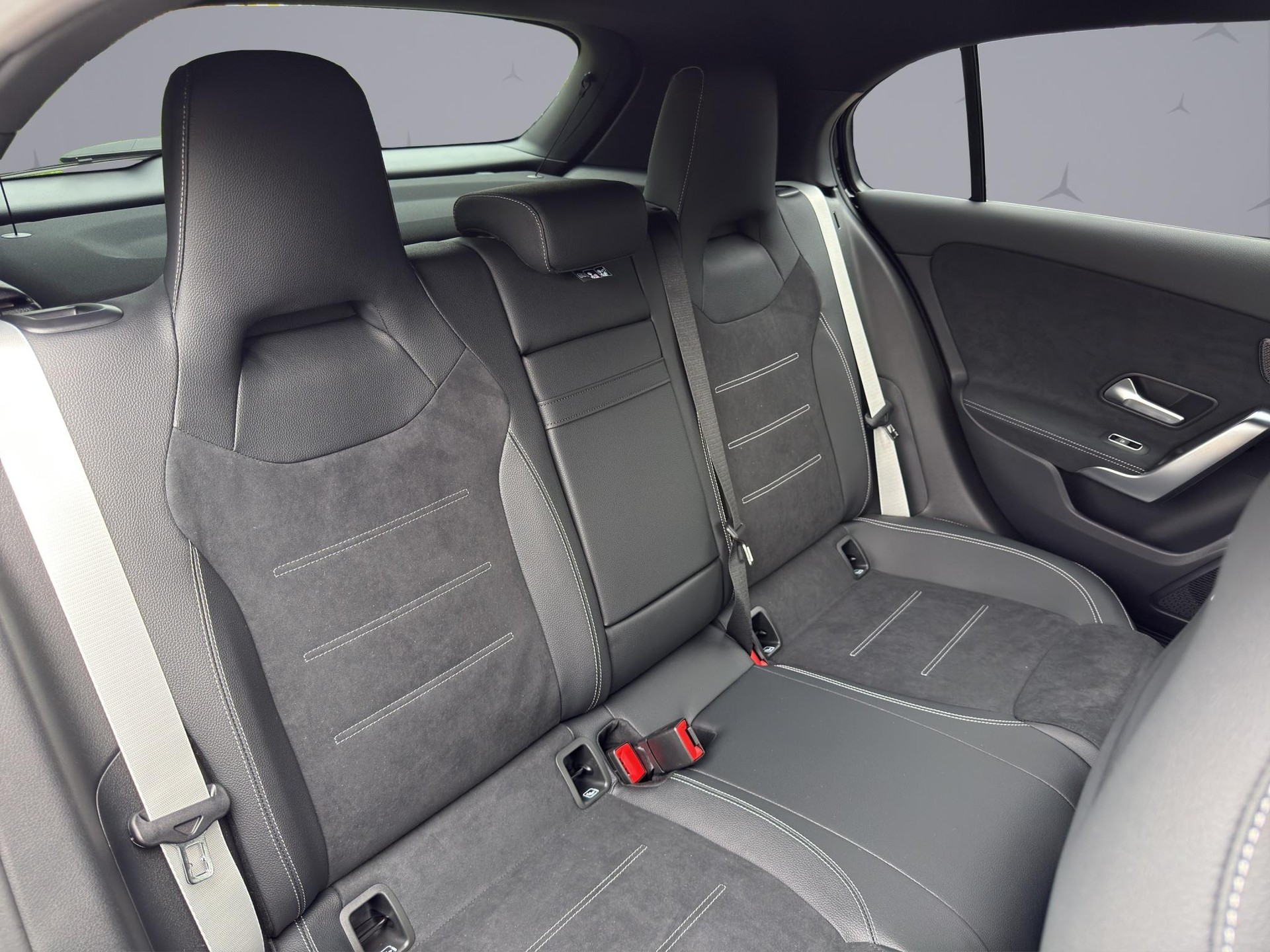 MERCEDES-BENZ A-Klasse W177 A 220 4m-image-16