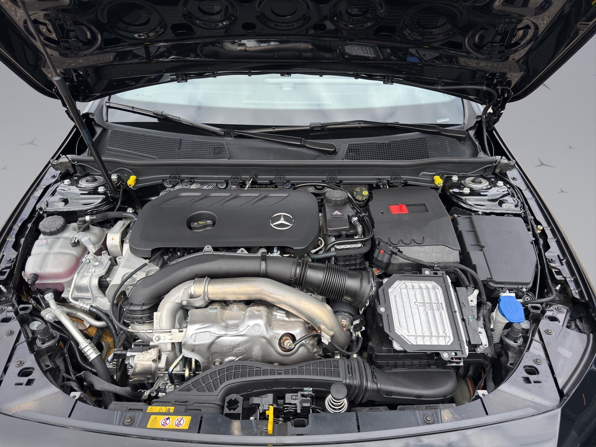 MERCEDES-BENZ A-Klasse W177 A 220 4m-image-18