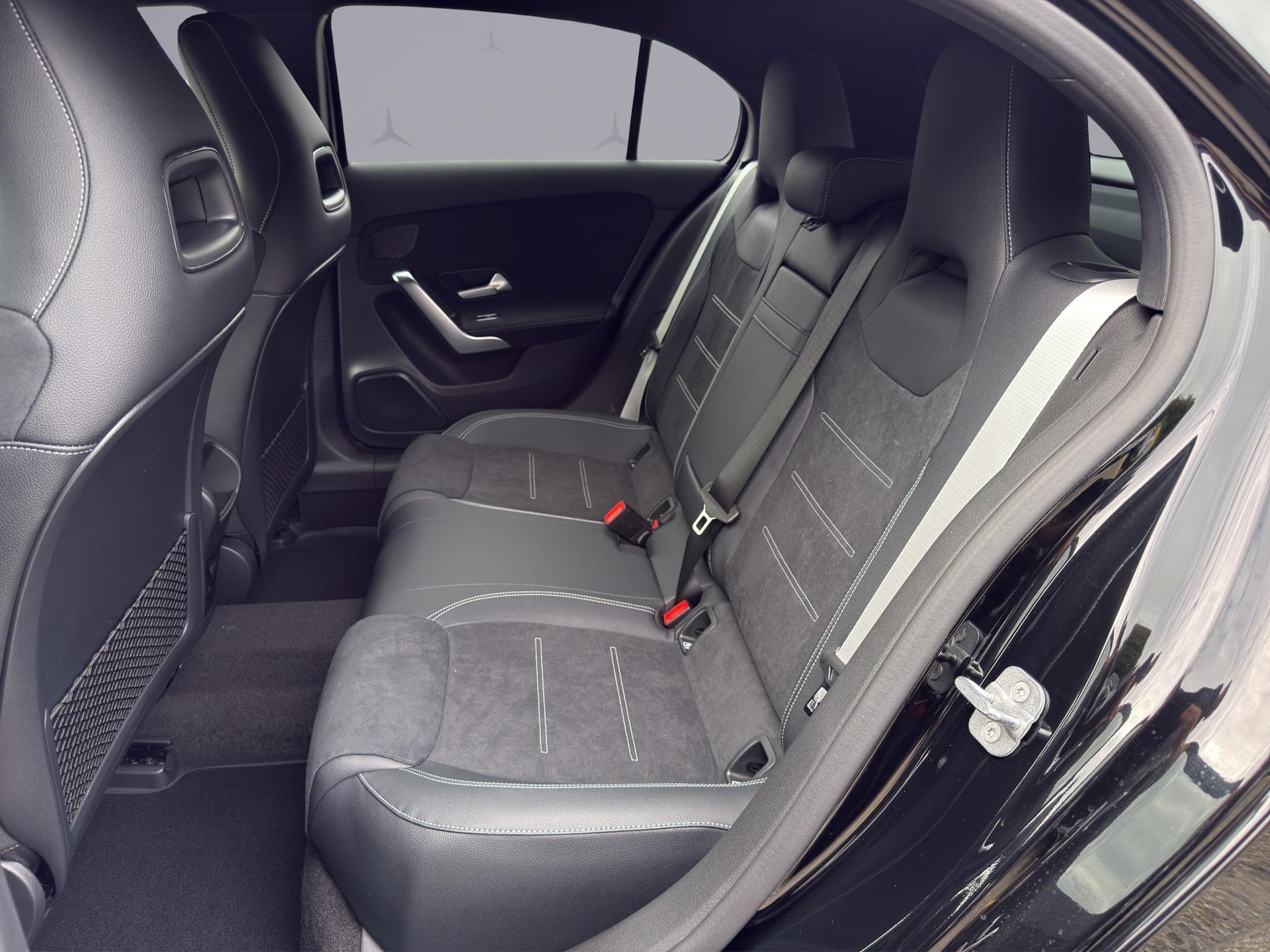 MERCEDES-BENZ A-Klasse W177 A 220 4m-image-11