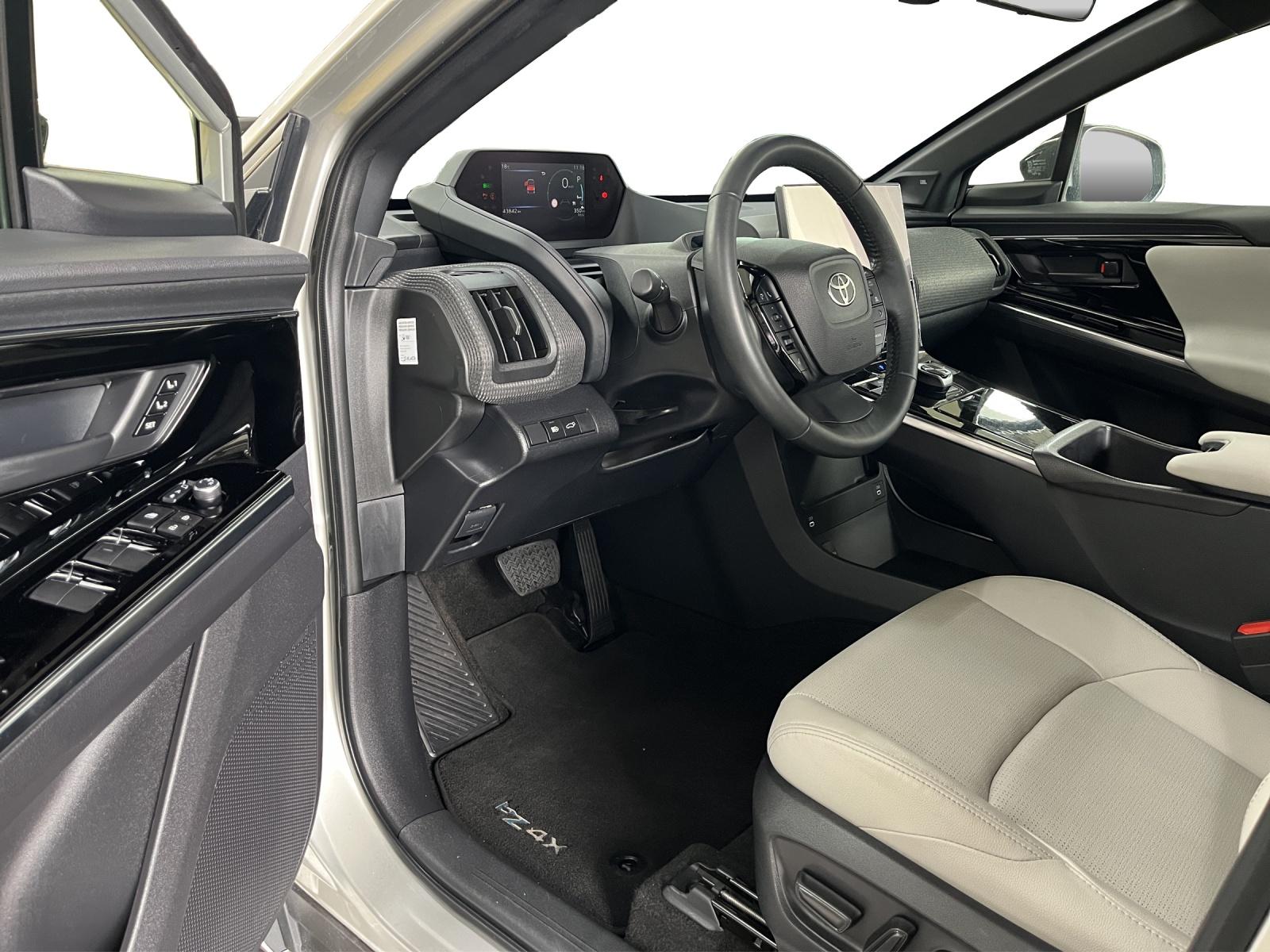 TOYOTA bZ4X Premium AWD-image-5
