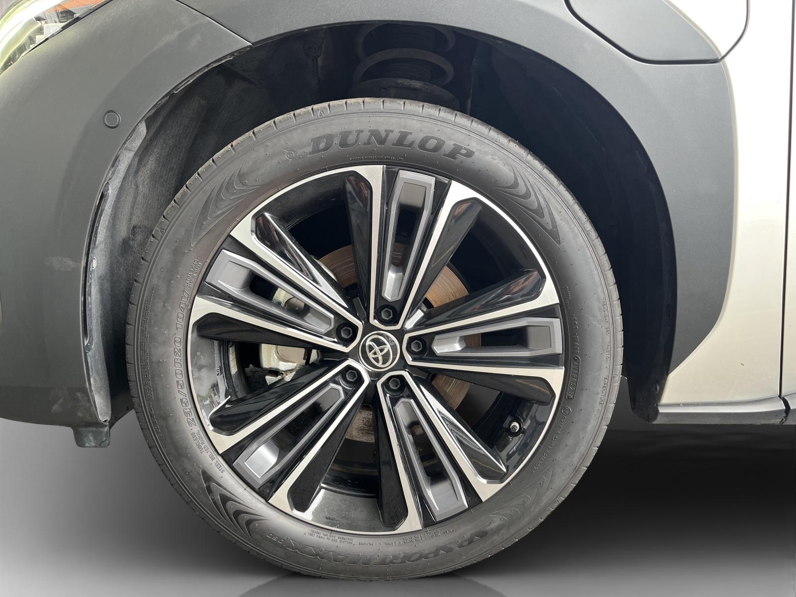 TOYOTA bZ4X Premium AWD-image-13