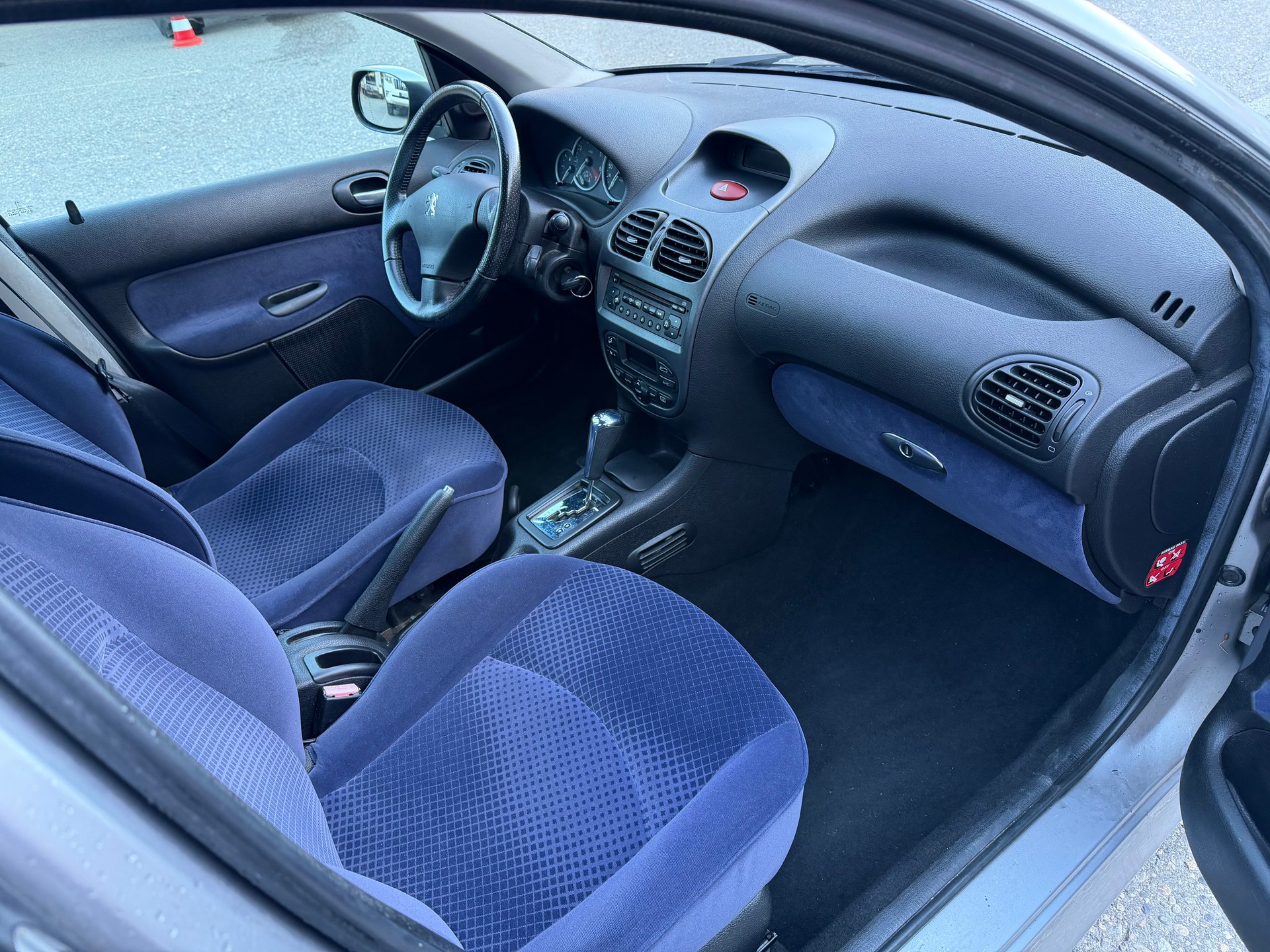 PEUGEOT 206 1.6 16V (XT) Premium-image-5
