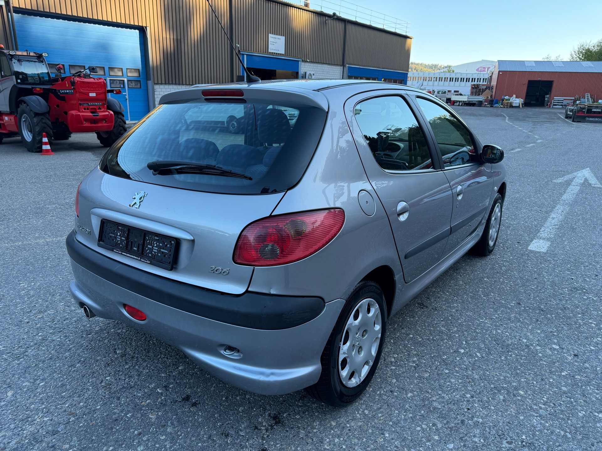 PEUGEOT 206 1.6 16V (XT) Premium-image-3