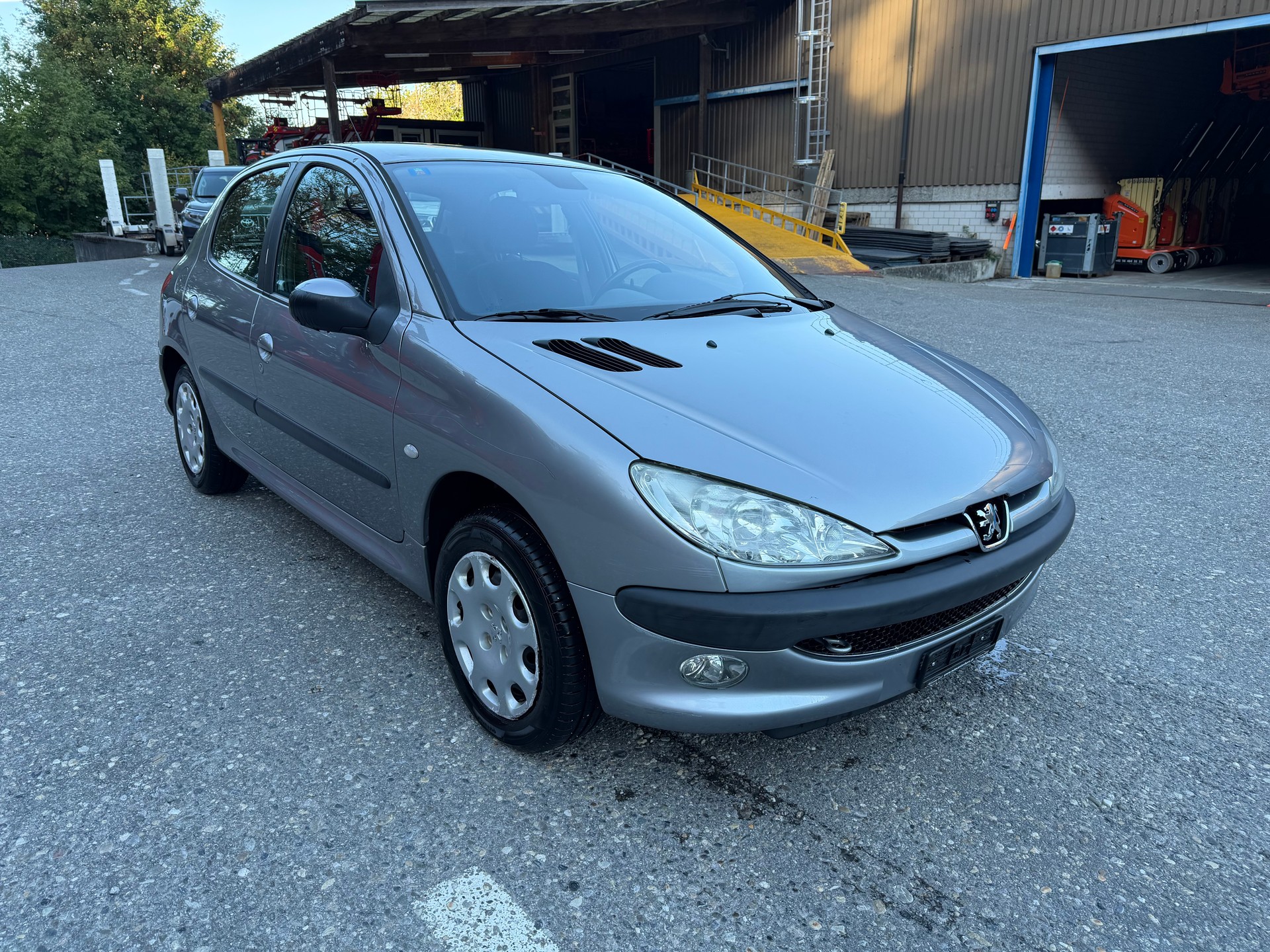 PEUGEOT 206 1.6 16V (XT) Premium-image-2