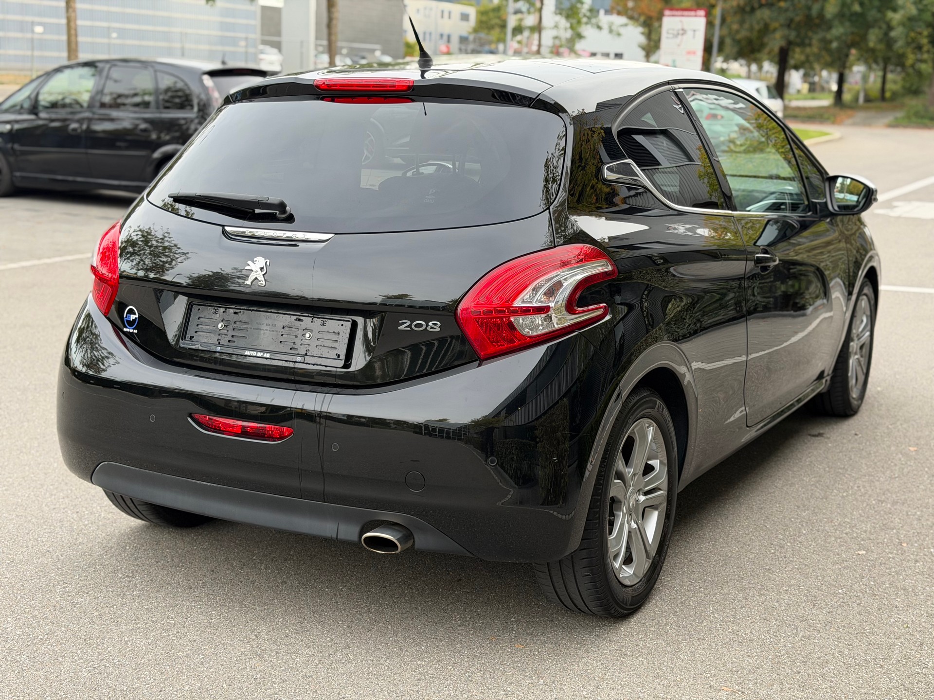 PEUGEOT 208 1.6 VTI Allure-image-3