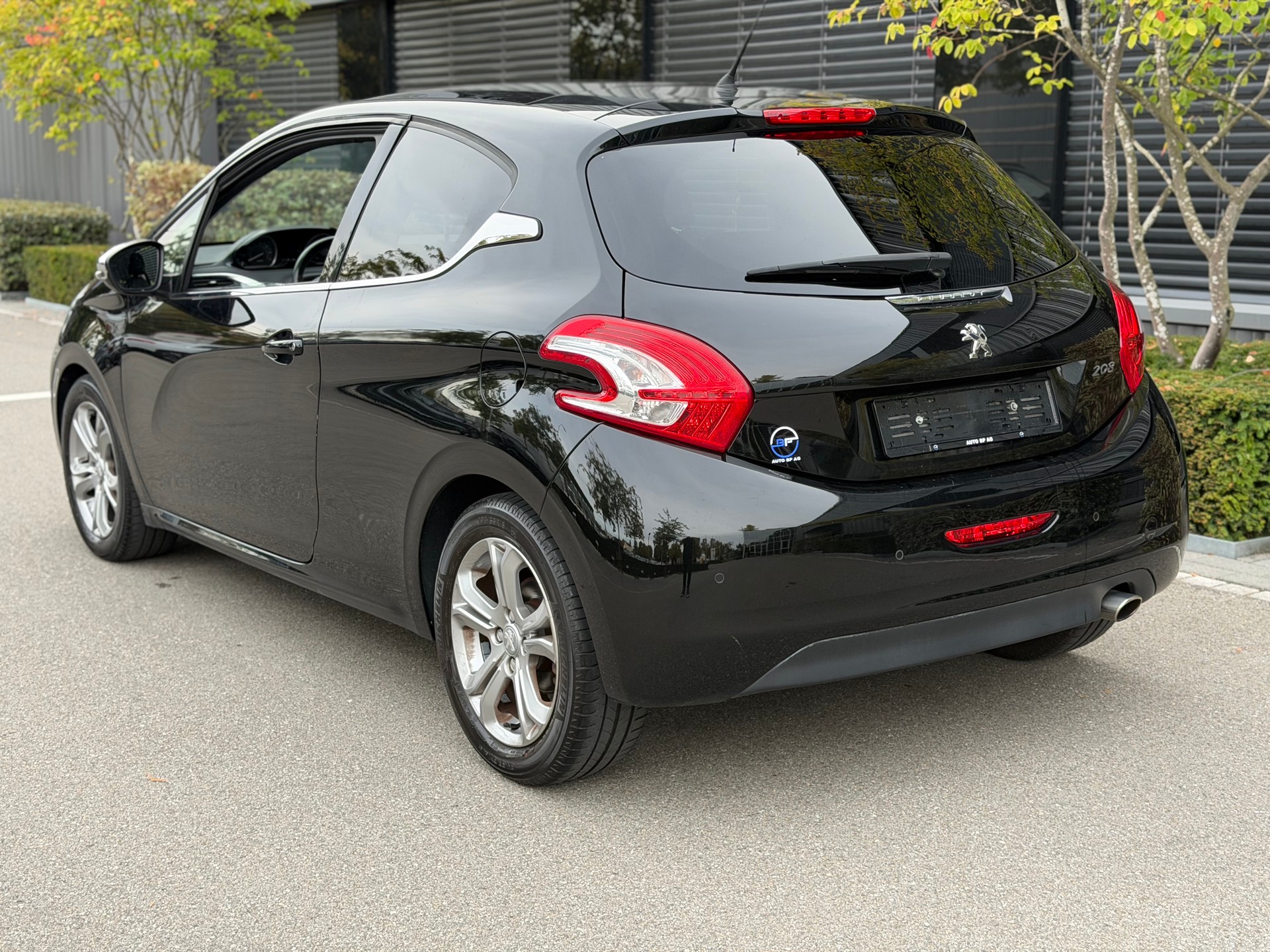 PEUGEOT 208 1.6 VTI Allure-image-4