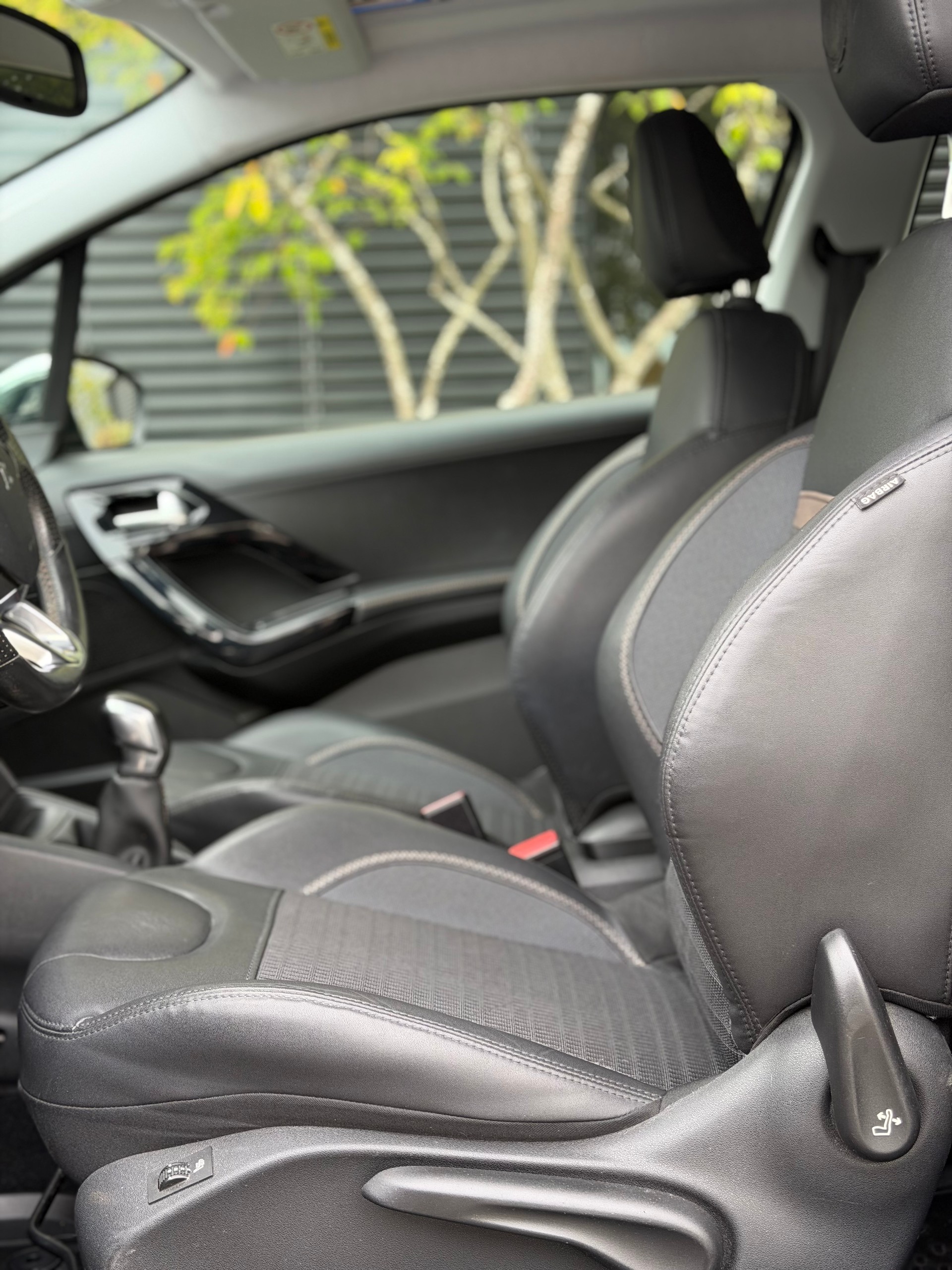 PEUGEOT 208 1.6 VTI Allure-image-7