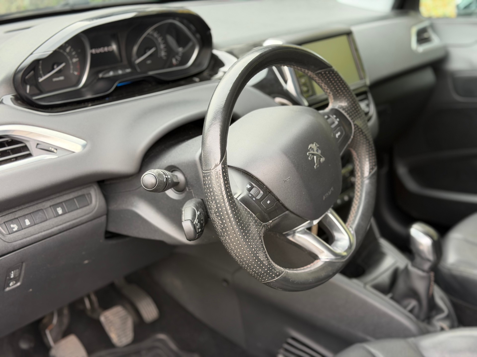 PEUGEOT 208 1.6 VTI Allure-image-8