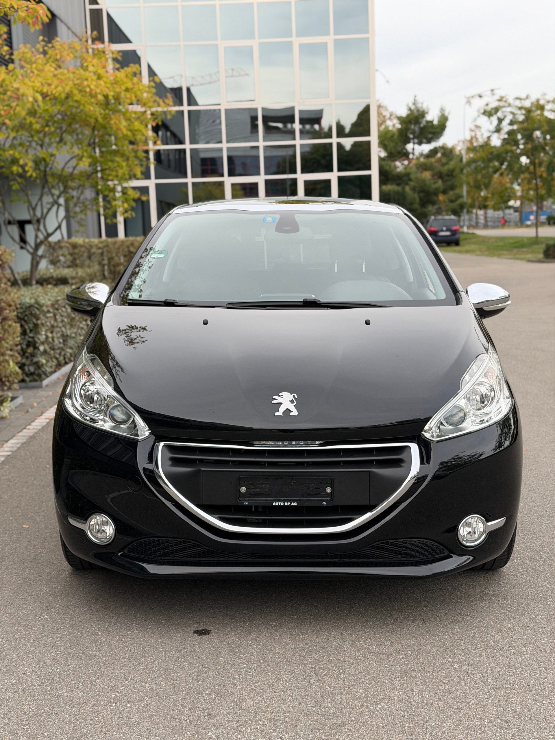 PEUGEOT 208 1.6 VTI Allure-image-1