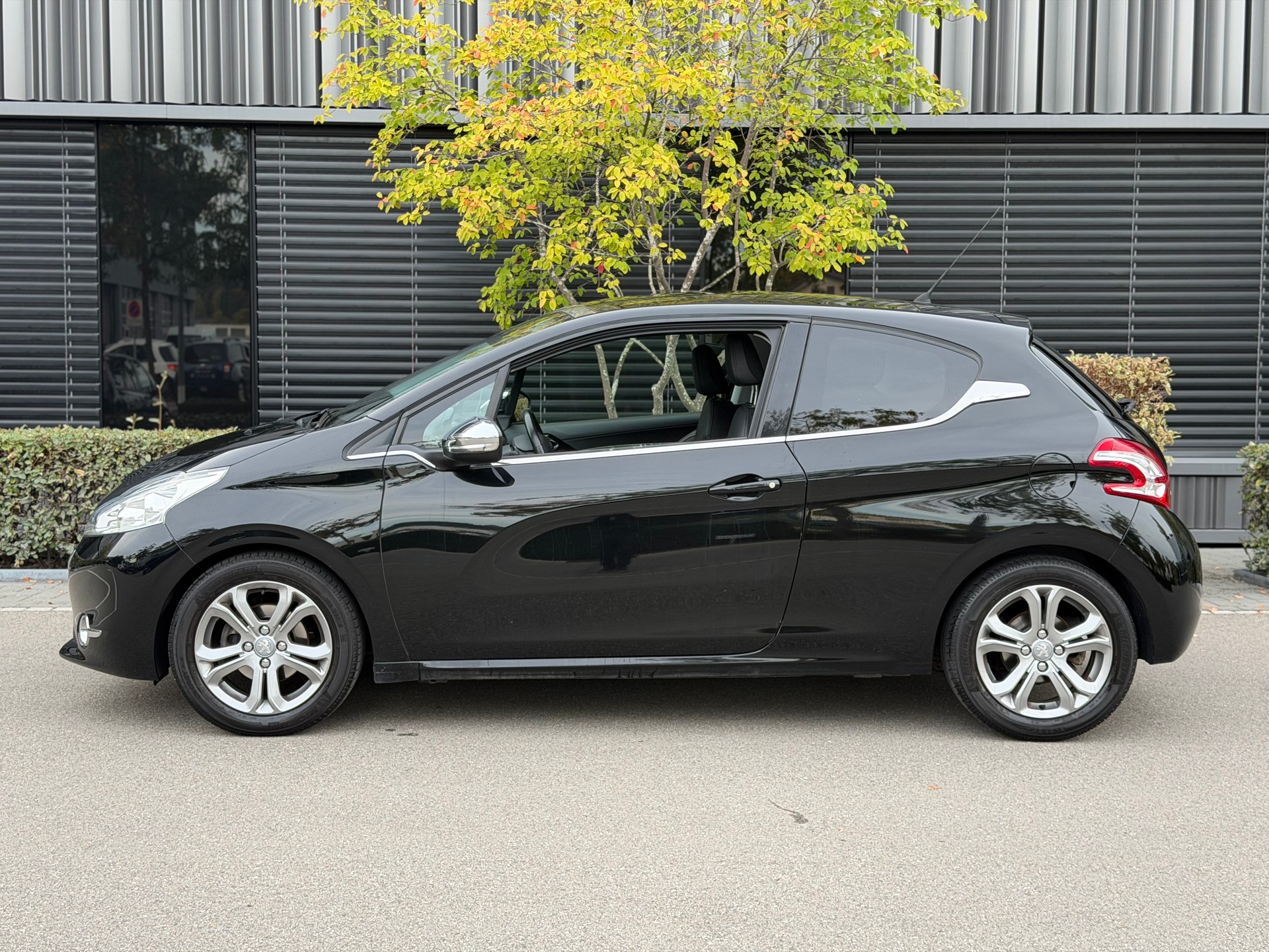 PEUGEOT 208 1.6 VTI Allure-image-6